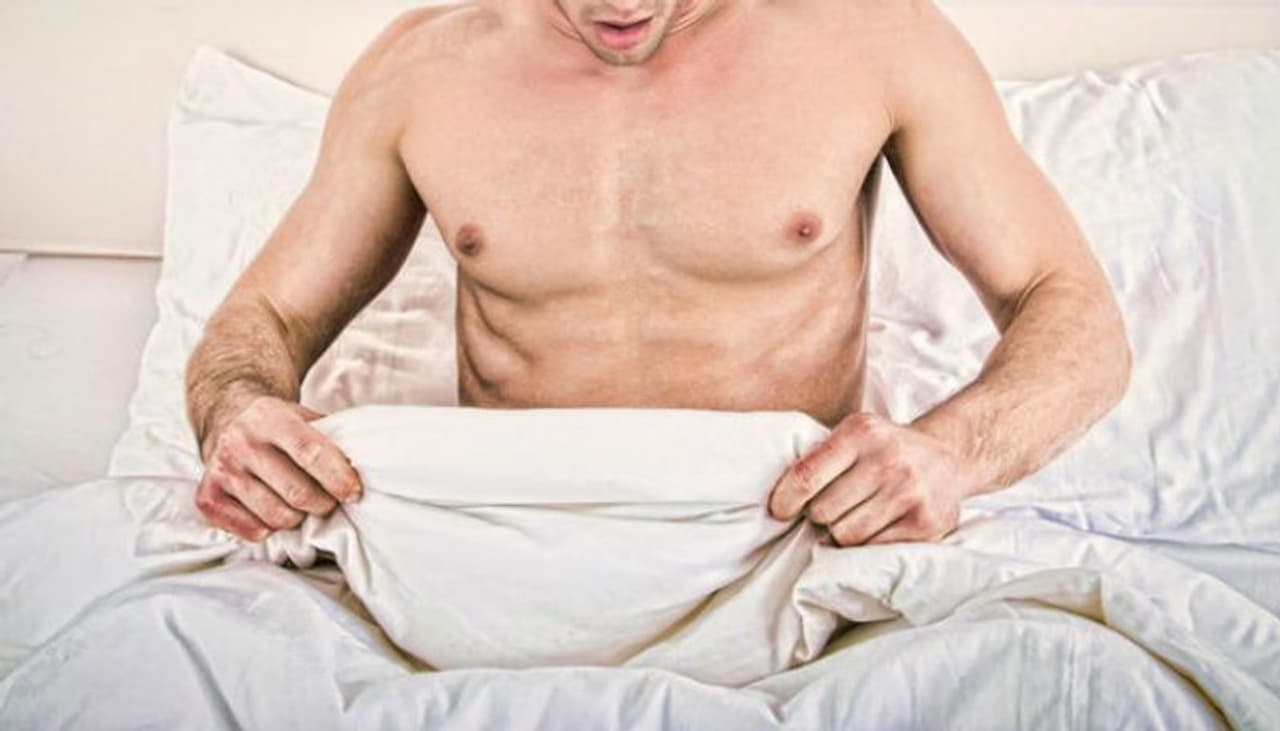 <p>ಸೂಕ್ಷ್ಮ ಪ್ರದೇಶಗಳಲ್ಲಿ ಶೇವಿಂಗ್ ಮಾಡುವ ಮುನ್ನ ಎಚ್ಚರದಿಂದಿರಬೇಕು. ಯಾಕೆಂದರೆ ಖಂಡಿತವಾಗಿಯೂ ಎಲ್ಲಾ ಕ್ಷೌರಿಕನಿಗೆ ಬ್ರೆಜಿಲಿಯನ್ ವ್ಯಾಕ್ಸ್ ಬರುವುದಿಲ್ಲ. ಮ್ಯಾನ್ಸ್ಕೇಪ್ ಮಾಡುವ ಮುನ್ನ ಪ್ರತಿಯೊಬ್ಬ ಪುರುಷನು ಗಮನದಲ್ಲಿಟ್ಟುಕೊಳ್ಳಬೇಕಾದ 5 ಅಂಶಗಳು ಇಲ್ಲಿವೆ.</p> <p>ಸೂಕ್ಷ್ಮ ಪ್ರದೇಶಗಳಲ್ಲಿ ಶೇವಿಂಗ್ ಮಾಡುವ ಮುನ್ನ ಎಚ್ಚರದಿಂದಿರಬೇಕು. ಯಾಕೆಂದರೆ ಖಂಡಿತವಾಗಿಯೂ ಎಲ್ಲಾ ಕ್ಷೌರಿಕನಿಗೆ ಬ್ರೆಜಿಲಿಯನ್ ವ್ಯಾಕ್ಸ್ ಬರುವುದಿಲ್ಲ. ಮ್ಯಾನ್ಸ್ಕೇಪ್ ಮಾಡುವ ಮುನ್ನ ಪ್ರತಿಯೊಬ್ಬ ಪುರುಷನು ಗಮನದಲ್ಲಿಟ್ಟುಕೊಳ್ಳಬೇಕಾದ 5 ಅಂಶಗಳು ಇಲ್ಲಿವೆ.</p>