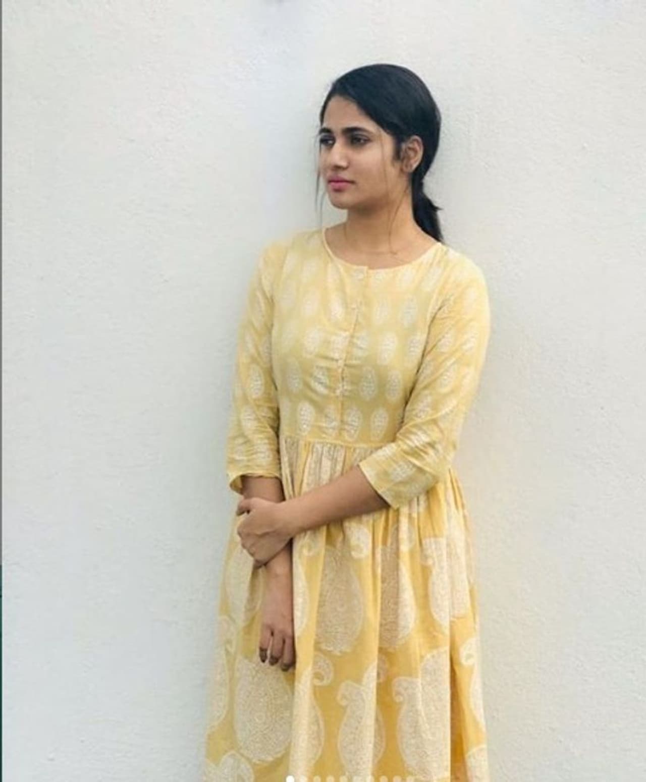 லாஸ்லியாவின் நார்மல் போஸ்