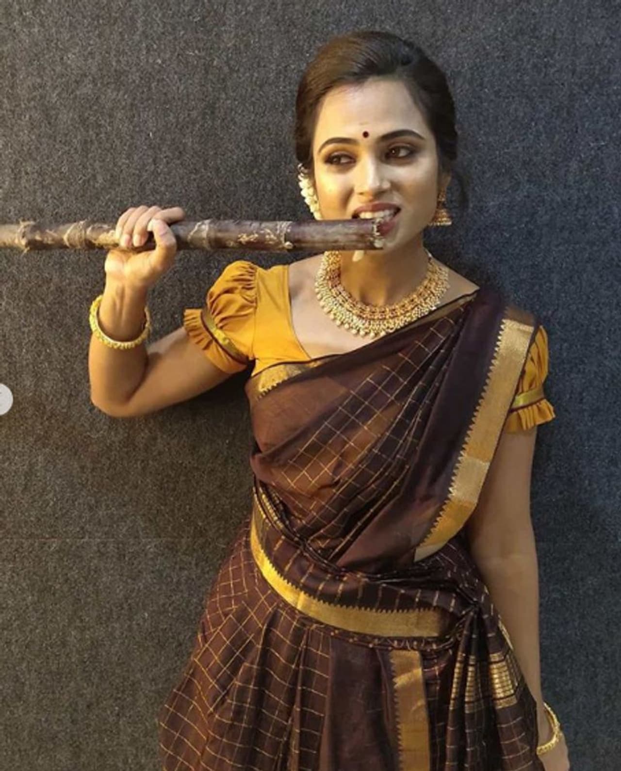 தித்திக்கும் கரும்போடு துவங்கிய பொங்கல் தித்திக்கும் கரும்போடு துவங்கிய பொங்கல்