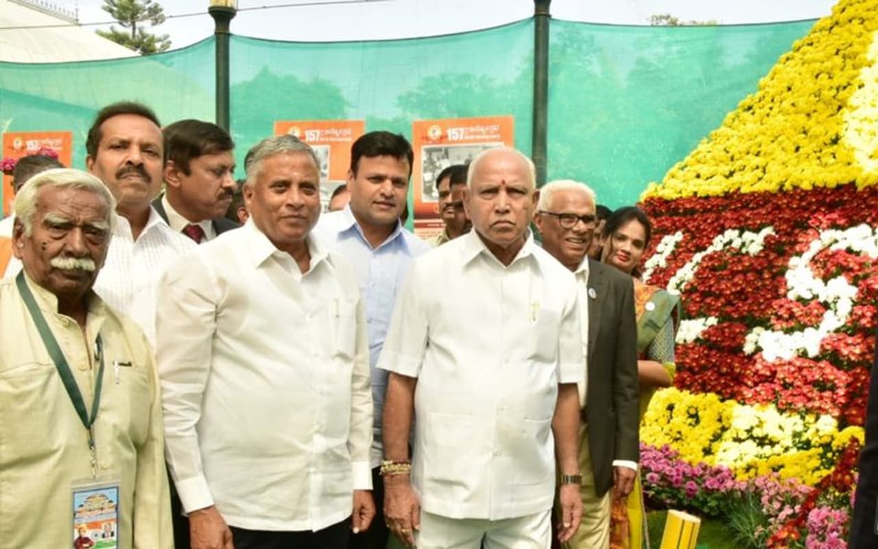 ಈ ಬಾರಿಯ ಗಣರಾಜ್ಯೋತ್ಸವದ ಪ್ರಯುಕ್ತ ಬೆಂಗಳೂರಿನ ಸಸ್ಯಕಾಶಿ ಲಾಲ್ ಬಾಗ್‌ನಲ್ಲಿ ಫಲಪುಷ್ಪ ಪ್ರದರ್ಶನಕ್ಕೆ ಮುಖ್ಯಮಂತ್ರಿ ಬಿಎಸ್ ಯಡಿಯೂರಪ್ಪ ಚಾಲನೆ ನೀಡಿದರು.