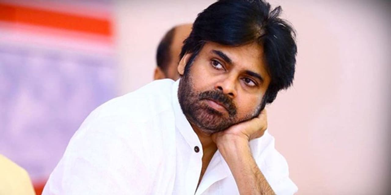 కొన్ని విషయాలు చేదుగా ఉంటాయి, కానీ చెప్పక తప్పదు. చేదును దిగమింగి వాస్తవాన్ని గ్రహించడానికి ప్రయత్నిస్తే అది మేలు చేయవచ్చు. కానీ, జనసేన అధినేత పవన్ కల్యాణ్ కు ఆ లక్షణం ఉందా అనేది ప్రశ్న. ఓ రాజకీయ నాయకుడికి స్పష్టమైన విధానం ఉండాలి. స్పష్టమైన ఆలోచనా సరళి ఉండాలి. తాను చేరదలుచుకున్న గమ్యానికి అది బాగా పనికి వస్తుంది. కానీ, పవన్ కల్యాణ్ ఓ దారి వెంట నడుస్తూ మధ్యలో మరో దారికి మళ్లుతున్నారు. కొన్ని విషయాలు చేదుగా ఉంటాయి, కానీ చెప్పక తప్పదు. చేదును దిగమింగి వాస్తవాన్ని గ్రహించడానికి ప్రయత్నిస్తే అది మేలు చేయవచ్చు. కానీ, జనసేన అధినేత పవన్ కల్యాణ్ కు ఆ లక్షణం ఉందా అనేది ప్రశ్న. ఓ రాజకీయ నాయకుడికి స్పష్టమైన విధానం ఉండాలి. స్పష్టమైన ఆలోచనా సరళి ఉండాలి. తాను చేరదలుచుకున్న గమ్యానికి అది బాగా పనికి వస్తుంది. కానీ, పవన్ కల్యాణ్ ఓ దారి వెంట నడుస్తూ మధ్యలో మరో దారికి మళ్లుతున్నారు.