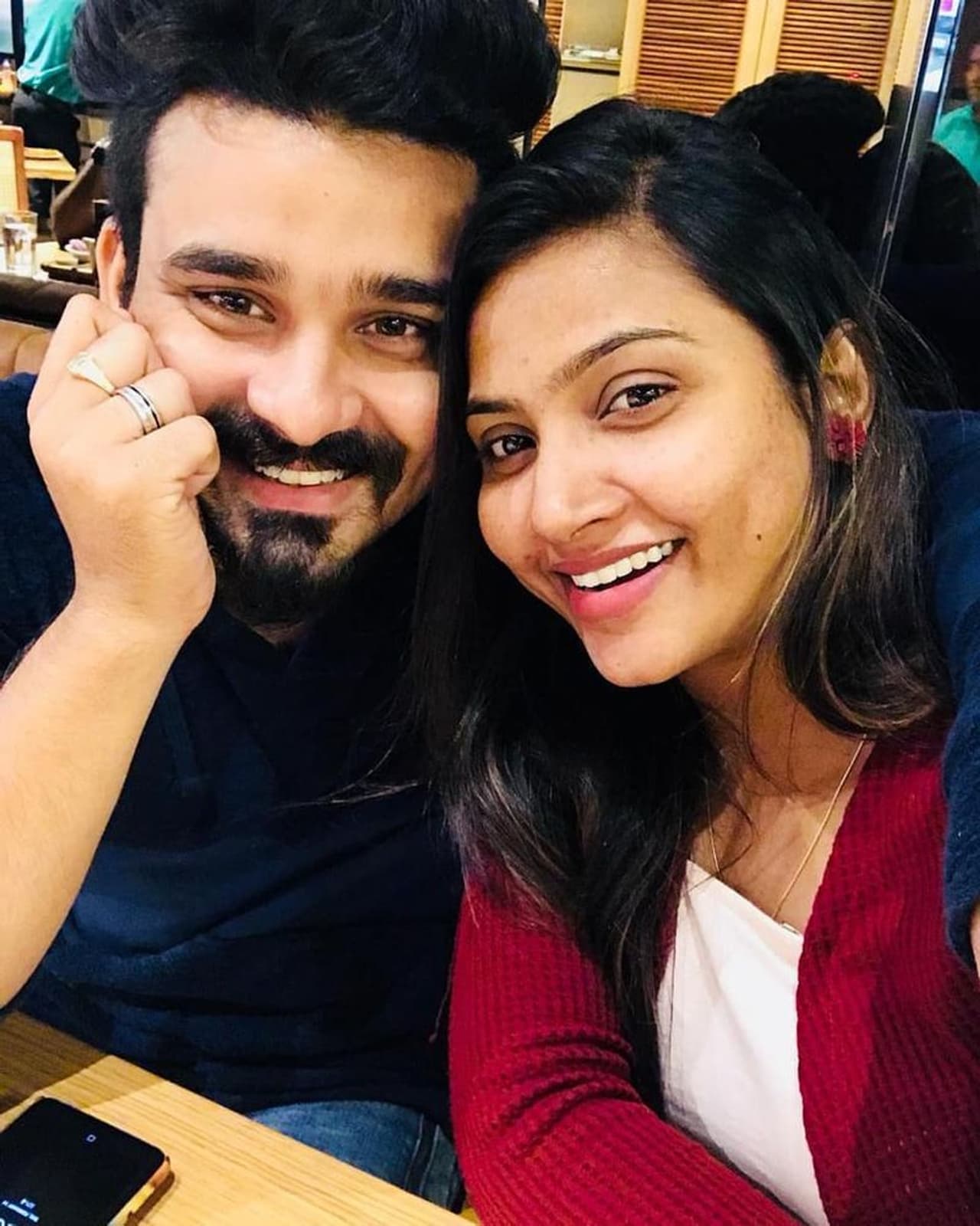 க்யூட் ஜோடி மைனா நந்தினி யோகேஷ்