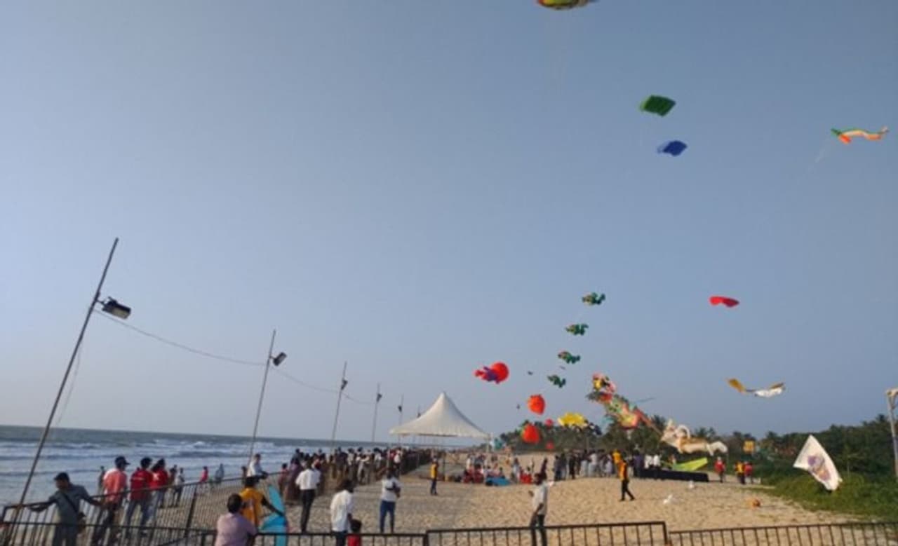 ದಕ್ಷಿಣ ಕನ್ನಡ ಜಿಲ್ಲೆಯ ಕರಾವಳಿ ಉತ್ಸವದ ಭಾಗವಾಗಿ ಪಣಂಬೂರು ಬೀಚ್ನಲ್ಲಿ ಗಾಳಿಪಟ ಉತ್ಸವ ನಡೆದಿದೆ. ದಕ್ಷಿಣ ಕನ್ನಡ ಜಿಲ್ಲೆಯ ಕರಾವಳಿ ಉತ್ಸವದ ಭಾಗವಾಗಿ ಪಣಂಬೂರು ಬೀಚ್ನಲ್ಲಿ ಗಾಳಿಪಟ ಉತ್ಸವ ನಡೆದಿದೆ.