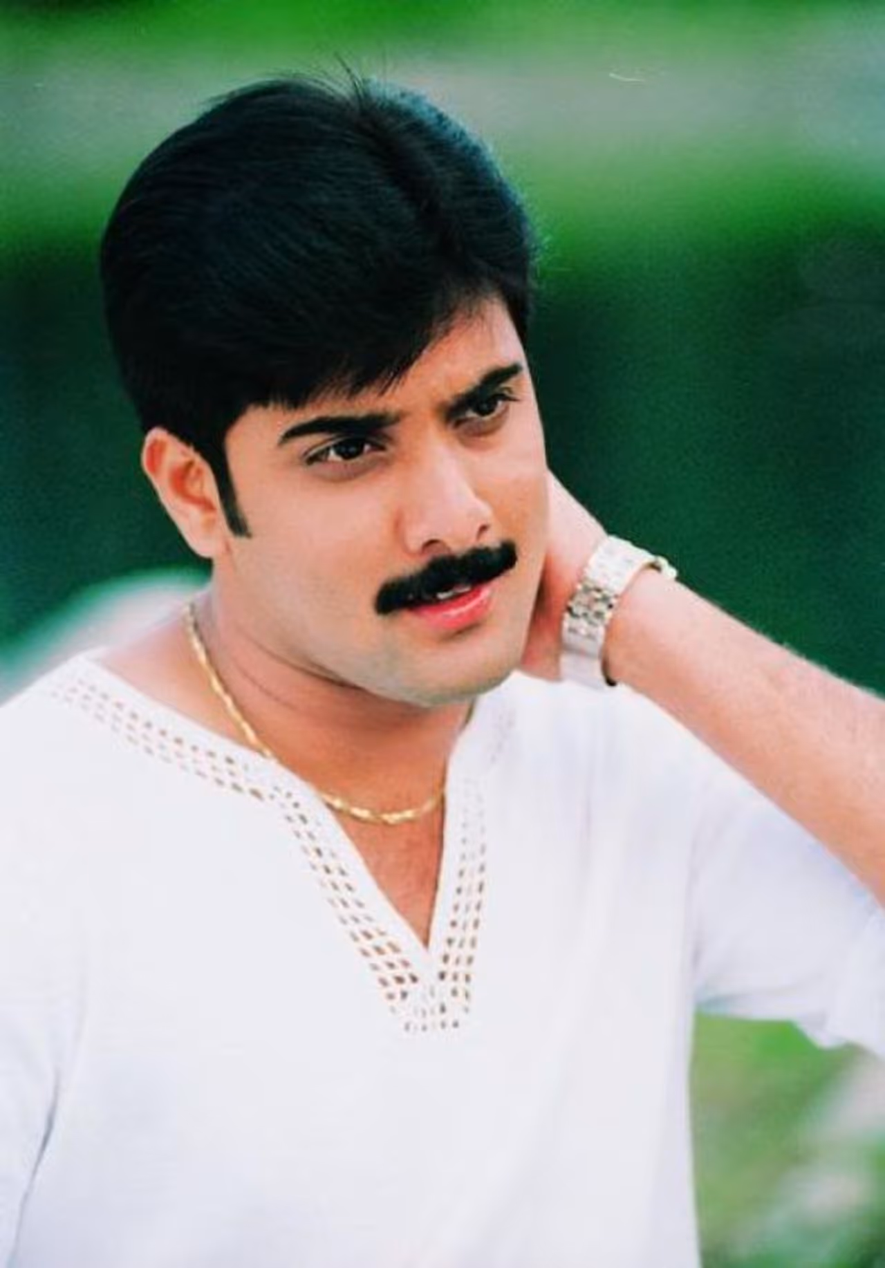 నువ్వే నువ్వే: ఈ చిత్రంలో తరుణ్ పేరు రిషి.. అప్పటి ట్రెండ్ కు తగ్గ పేరు.