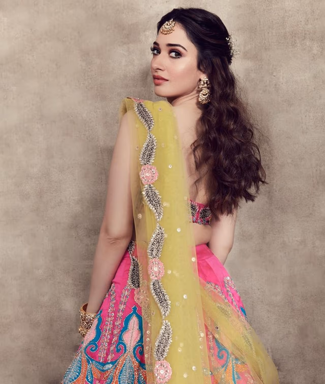 (Courtesy: Instagram)మిల్కీ బ్యూటీ తమన్నా టాలీవుడ్ లో స్టార్ హీరోయిన్. తమన్నా తన గ్లామర్, నటనతో ఎన్నో సూపర్ హిట్ చిత్రాల్లో నటించింది. (Courtesy: Instagram)మిల్కీ బ్యూటీ తమన్నా టాలీవుడ్ లో స్టార్ హీరోయిన్. తమన్నా తన గ్లామర్, నటనతో ఎన్నో సూపర్ హిట్ చిత్రాల్లో నటించింది.