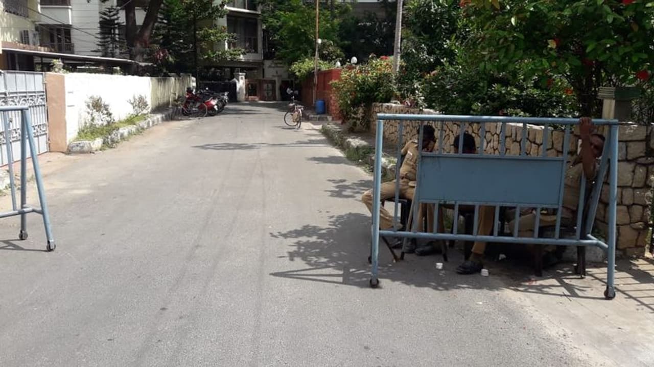 போலீஸ் பாதுகாப்பு