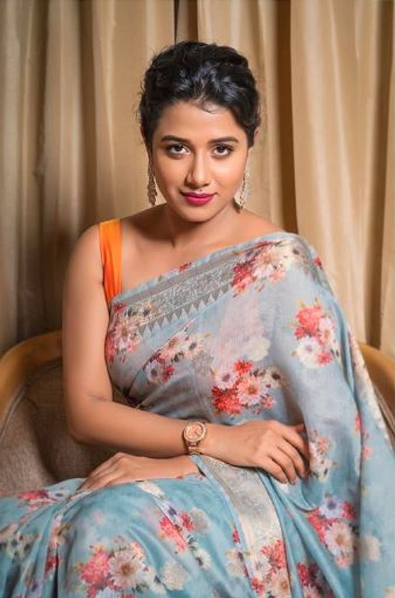 கொள்ளை கொள்ளும் பார்வை