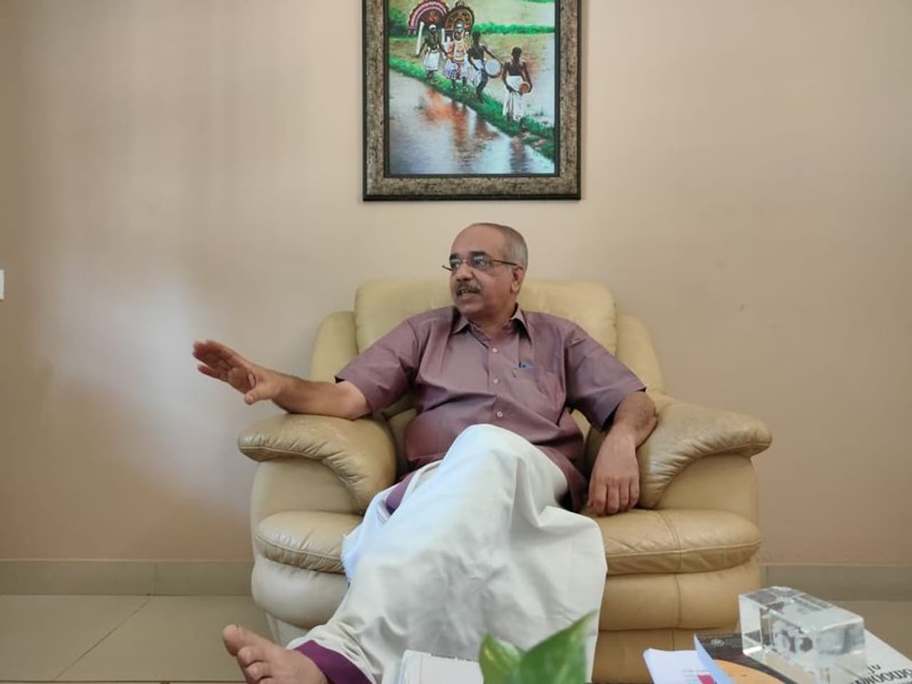 കേരളത്തിന്റെ പൊതുവിദ്യാഭ്യാസ മേഖലയ്ക്ക് നല്കിയ മികച്ച സംഭാവനകള് പരിഗണിച്ചാണ് ഏഷ്യാനെറ്റ് ന്യൂസിന്റെ നാലാമത് ടിഎന്ജി പുരസ്കാരം കോഴിക്കോട് നോര്ത്ത് എംഎല്എ എ പ്രദീപ് കുമാറിന് സമ്മാനിക്കുന്നത്. കേരളത്തിന്റെ പൊതുവിദ്യാഭ്യാസ മേഖലയ്ക്ക് നല്കിയ മികച്ച സംഭാവനകള് പരിഗണിച്ചാണ് ഏഷ്യാനെറ്റ് ന്യൂസിന്റെ നാലാമത് ടിഎന്ജി പുരസ്കാരം കോഴിക്കോട് നോര്ത്ത് എംഎല്എ എ പ്രദീപ് കുമാറിന് സമ്മാനിക്കുന്നത്.