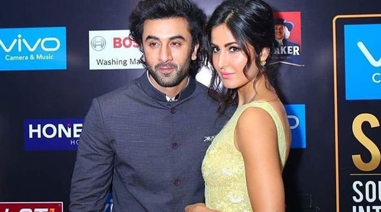 <p>After breaking up with Ranbir Kapoor, Katrina Kaif is enjoying her singlehood with her sisters and friends. She has also devoted herself to fitness and pushes her fans to do the same through videos and pictures of her workouts.</p> <p>After breaking up with Ranbir Kapoor, Katrina Kaif is enjoying her singlehood with her sisters and friends. She has also devoted herself to fitness and pushes her fans to do the same through videos and pictures of her workouts.</p>