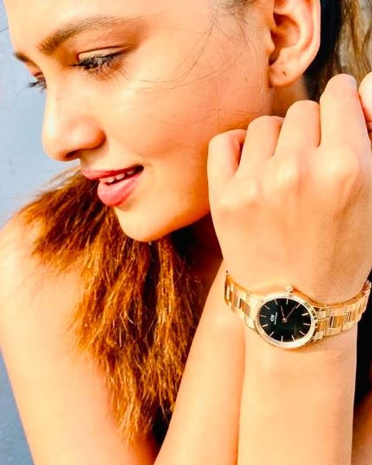 வாட்சுக்காக இந்த போஸ்? வாட்சுக்காக இந்த போஸ்?