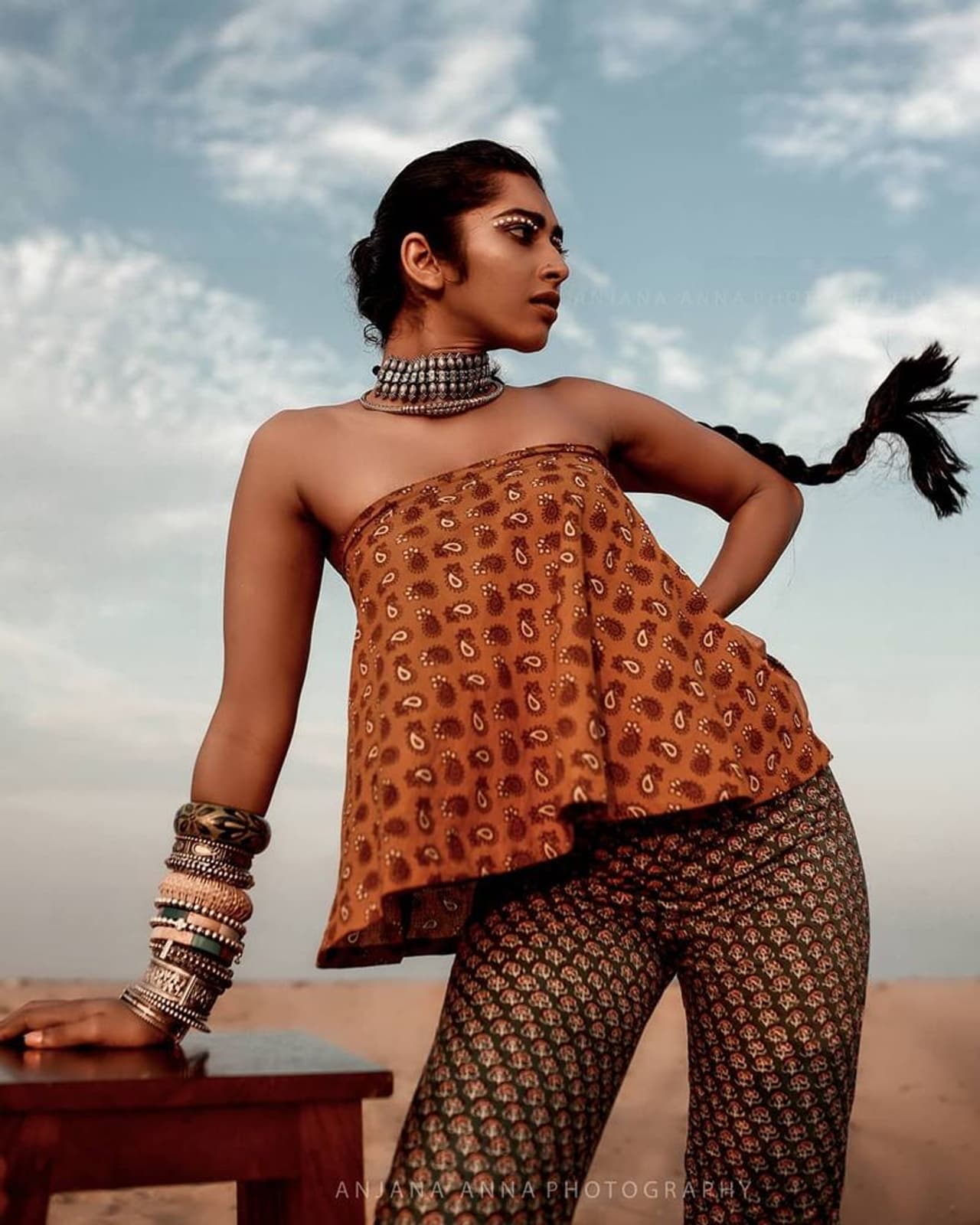 ബിഗ് ബോസ് രണ്ടാം ഭാഗത്തില് നടന്ന മത്സരത്തില് 'അപ്കമിങ് സ്റ്റാർ അവാർഡ് ' ലഭിച്ചത് രേഷ്മ രാജനാണ്. ബിഗ് ബോസ് രണ്ടാം ഭാഗത്തില് നടന്ന മത്സരത്തില് 'അപ്കമിങ് സ്റ്റാർ അവാർഡ് ' ലഭിച്ചത് രേഷ്മ രാജനാണ്.