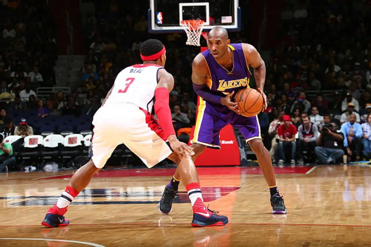 1. ಕೋಬ್ ಬ್ರಯಾಂಟ್ ಡಿಯರ್ ಬ್ಯಾಸ್ಕೆಟ್ಬಾಲ್ 1. ಕೋಬ್ ಬ್ರಯಾಂಟ್ ಡಿಯರ್ ಬ್ಯಾಸ್ಕೆಟ್ಬಾಲ್