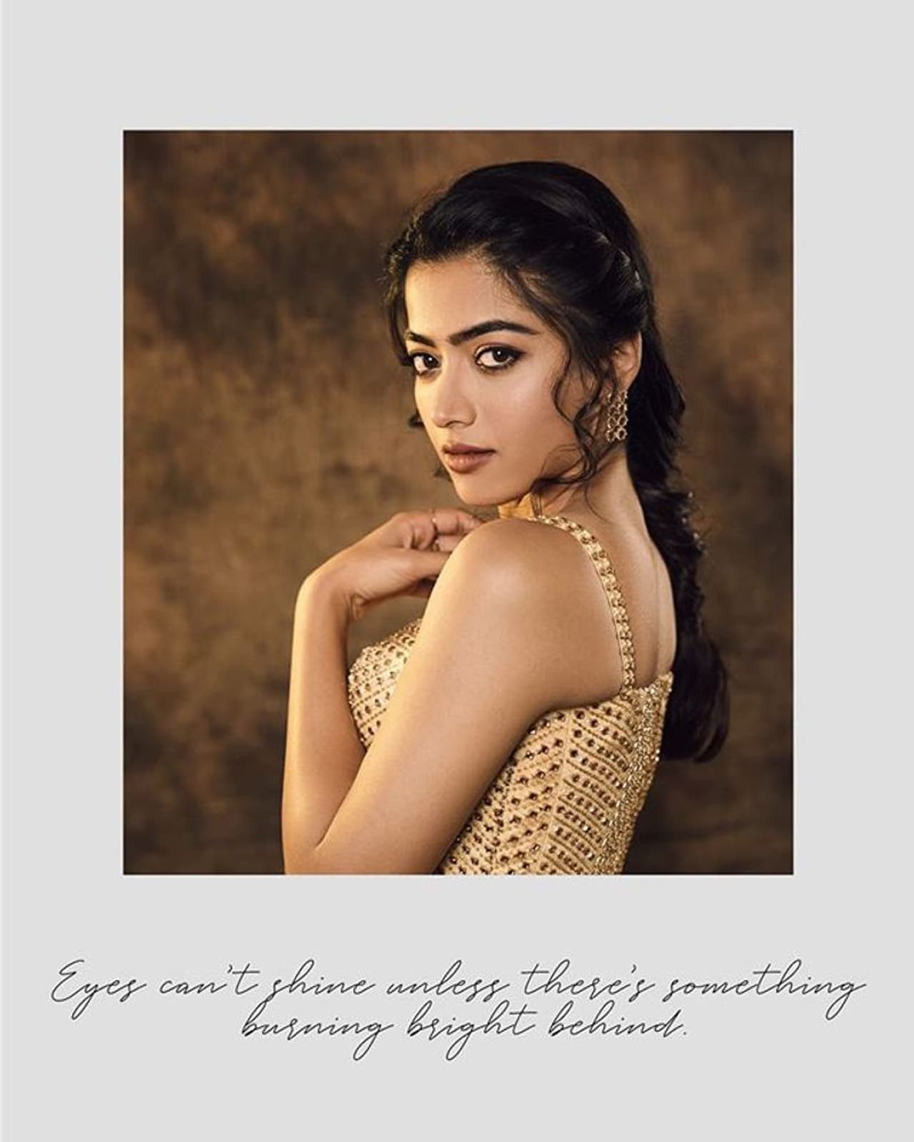 (Courtesty__Instagram) టాలీవుడ్ లో ప్రస్తుతం సీనియర్ హీరోయిన్స్ కి పోటీగా వస్తున్న బ్యూటీ రష్మిక మందన్న. (Courtesty__Instagram) టాలీవుడ్ లో ప్రస్తుతం సీనియర్ హీరోయిన్స్ కి పోటీగా వస్తున్న బ్యూటీ రష్మిక మందన్న.