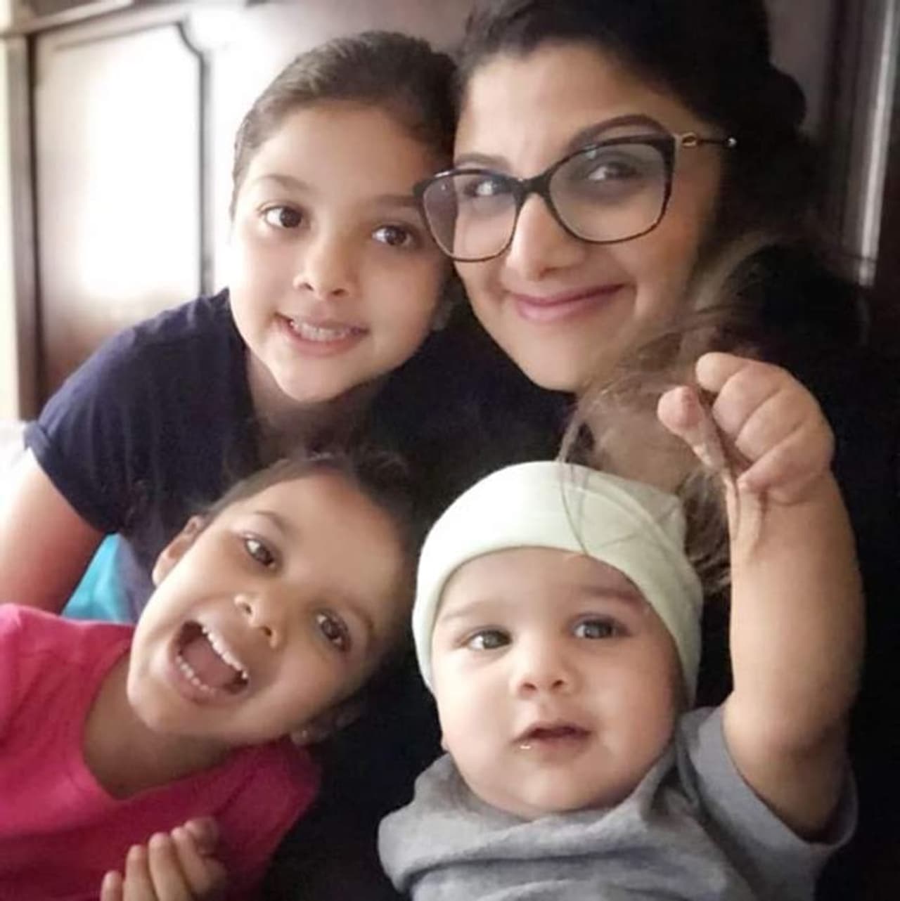 நடிகை ரம்பா குடும்ப புகைப்படங்கள்: