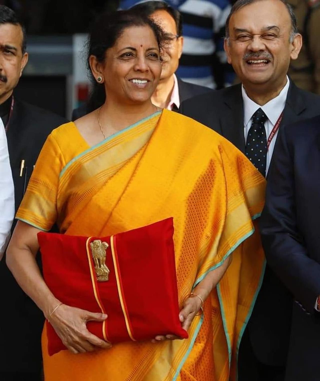 ಸಾರಿಗೆ ಮತ್ತು ಸಂಪರ್ಕ ವ್ಯವಸ್ಥೆ ಬದಲಾವಣೆಯಿಂದ ಶೇ.20 ಇಂಧನ ಉಳಿತಾಯ ಹಾಗೂ 5 ವರ್ಷದ ಬ್ಯಾಂಕಿಂಗ್ ವಲಯ ಸ್ವಚ್ಛೆತೆಗೆ ಆದ್ಯತೆ. ಸಾರಿಗೆ ಮತ್ತು ಸಂಪರ್ಕ ವ್ಯವಸ್ಥೆ ಬದಲಾವಣೆಯಿಂದ ಶೇ.20 ಇಂಧನ ಉಳಿತಾಯ ಹಾಗೂ 5 ವರ್ಷದ ಬ್ಯಾಂಕಿಂಗ್ ವಲಯ ಸ್ವಚ್ಛೆತೆಗೆ ಆದ್ಯತೆ.