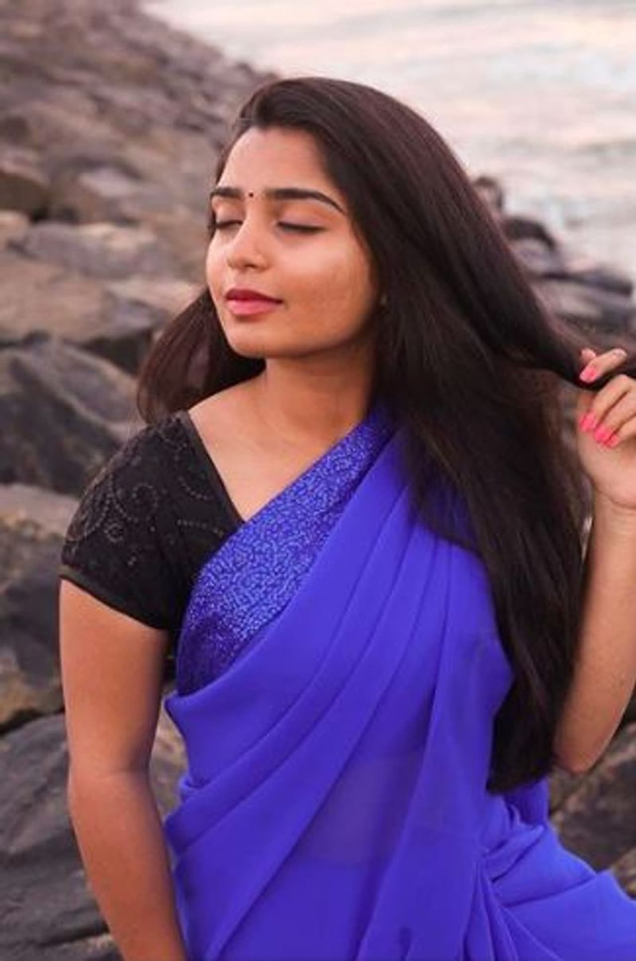 <p>மக்கள் செல்வன் விஜய் சேதுபதி, த்ரிஷா நடிப்பில் வெளியான ‘96’ திரைப்படம் ரசிகர்களிடம் மிகுந்த வரவேற்பு பெற்றது. த்ரிஷாவையும், விஜய் சேதுபதியும் வேறு ஒரு பரிமாணத்தில் காட்டியது ரசிகர்களை வெகுவாக கவர்ந்தது.</p> <p>மக்கள் செல்வன் விஜய் சேதுபதி, த்ரிஷா நடிப்பில் வெளியான ‘96’ திரைப்படம் ரசிகர்களிடம் மிகுந்த வரவேற்பு பெற்றது. த்ரிஷாவையும், விஜய் சேதுபதியும் வேறு ஒரு பரிமாணத்தில் காட்டியது ரசிகர்களை வெகுவாக கவர்ந்தது.</p>