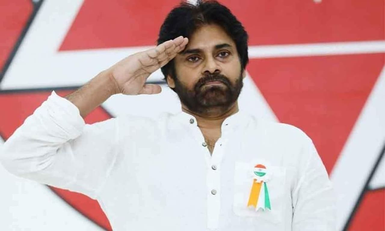 అయితే అదే సమయంలో పవన్ రీఎంట్రీ చాలా మంది స్టార్ హీరోలకు మింగుడు పడటం లేదనేది ఫిల్మ్ నగర్ లో వినపడుతున్న వార్త. పవన్ వరస పెట్టి సినిమాలు చేస్తే తమ సినిమాలకు పోటీ ఖచ్చితంగా వస్తుందని స్టార్ హీరోలు బెంబేలెత్తుతున్నారట. అయితే అదే సమయంలో పవన్ రీఎంట్రీ చాలా మంది స్టార్ హీరోలకు మింగుడు పడటం లేదనేది ఫిల్మ్ నగర్ లో వినపడుతున్న వార్త. పవన్ వరస పెట్టి సినిమాలు చేస్తే తమ సినిమాలకు పోటీ ఖచ్చితంగా వస్తుందని స్టార్ హీరోలు బెంబేలెత్తుతున్నారట.