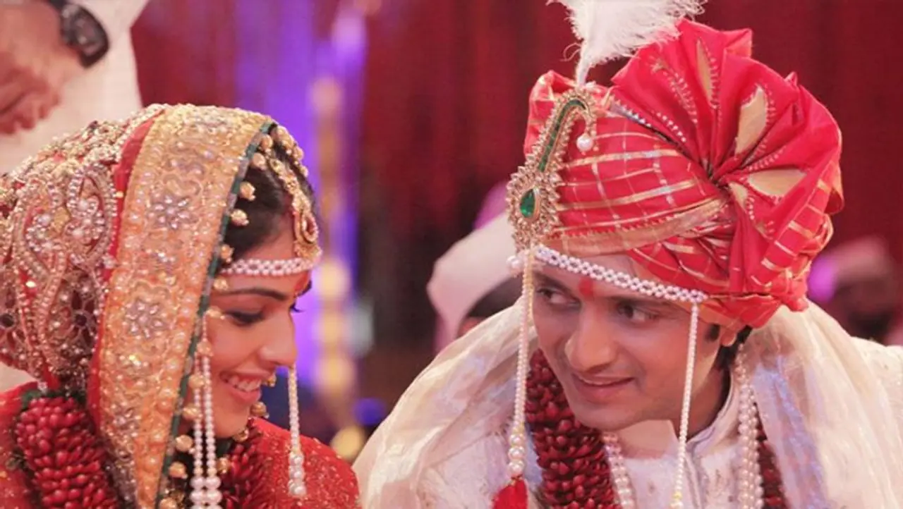 Genelia Deshmukh, known for her childish expressions always made sure pregnancy did not stop her from flaunting her fashion sense. During her maternity days, Genelia’s face glowed more and she looked adorable Genelia Deshmukh, known for her childish expressions always made sure pregnancy did not stop her from flaunting her fashion sense. During her maternity days, Genelia’s face glowed more and she looked adorable