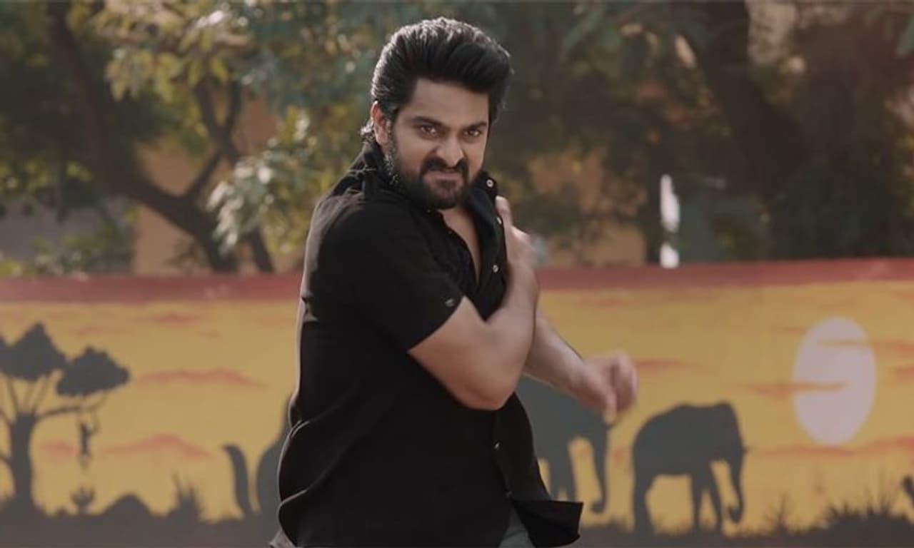 ప్రస్తుతం టాలీవుడ్ లో ప్రతిభగల యువ నటులలో నాగశౌర్య ఒకడు. యువతకు కనెక్ట్ అయ్యే చిత్రాలు చేస్తూ రాణిస్తున్నాడు. నాగశౌర్య కెరీర్ లో ఛలో, జ్యోఅచ్యుతానంద లాంటి హిట్ చిత్రాలు ఉన్నాయి. తాజాగా నాగశౌర్య నటించిన చిత్రం అశ్వథ్థామ. ఇటీవల విడుదలైన ఈ చితం మంచి టాక్ అందుకుంది. ప్రస్తుతం టాలీవుడ్ లో ప్రతిభగల యువ నటులలో నాగశౌర్య ఒకడు. యువతకు కనెక్ట్ అయ్యే చిత్రాలు చేస్తూ రాణిస్తున్నాడు. నాగశౌర్య కెరీర్ లో ఛలో, జ్యోఅచ్యుతానంద లాంటి హిట్ చిత్రాలు ఉన్నాయి. తాజాగా నాగశౌర్య నటించిన చిత్రం అశ్వథ్థామ. ఇటీవల విడుదలైన ఈ చితం మంచి టాక్ అందుకుంది.