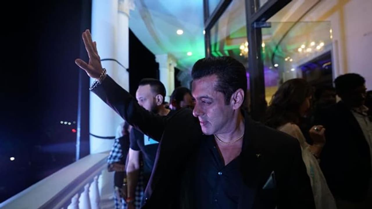 Salman Khan fans are eager to know about their Sallu Bhai's plans for Valentine's day Salman Khan fans are eager to know about their Sallu Bhai's plans for Valentine's day