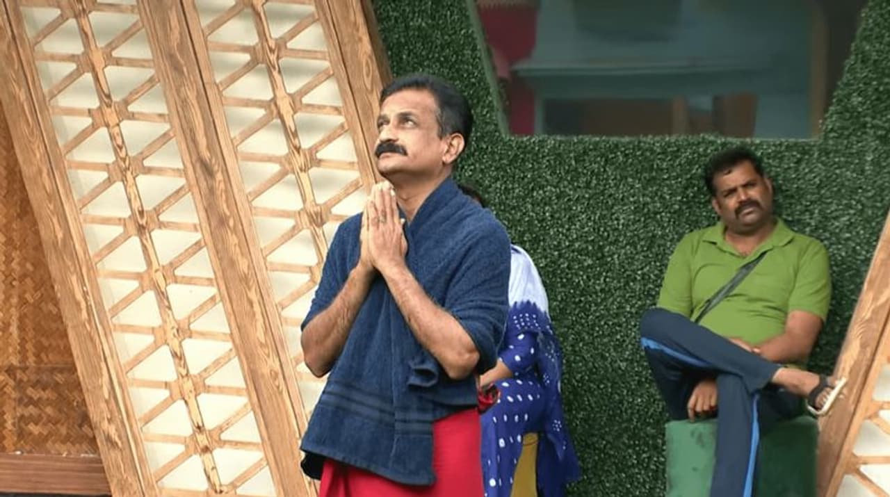 ഒരു വഴിക്കാക്കി.. പലവഴി പിരിക്കാന്‍.. എന്‍റെ തലച്ചോറ് ചൂടാക്കിത്തരേണമേ...