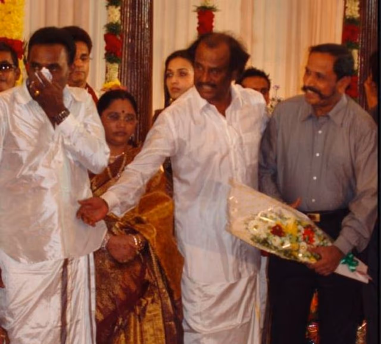 தனுஷ் ஐஸ்வர்யா ரஜினிகாந்த் திருமண புகைப்படங்கள்: தனுஷ் ஐஸ்வர்யா ரஜினிகாந்த் திருமண புகைப்படங்கள்: