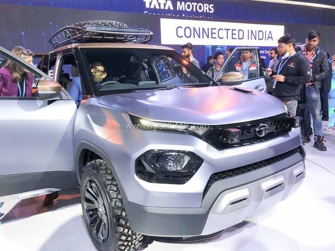 <p>ಟಾಟಾ ಮೋಟಾರ್ಸ್ ಕಂಪನಿಯ ಬಹುನಿರೀಕ್ಷಿತ ಟಾಟಾ HBX ಕ್ರಾಸ್ಓವರ್ ಕಾರು ಸೆಪ್ಟೆಂಬರ್ ಅಂತ್ಯದಲ್ಲಿ ಬಿಡುಗಡೆ ಮಾಡಲಿದೆ. ಇದರ ಬೆಲೆ 5 ರಿಂದ 9 ಲಕ್ಷ ರೂಪಾಯಿ ಎಂದು ಅಂದಾಜಿಸಲಾಗಿದೆ</p> <p>ಟಾಟಾ ಮೋಟಾರ್ಸ್ ಕಂಪನಿಯ ಬಹುನಿರೀಕ್ಷಿತ ಟಾಟಾ HBX ಕ್ರಾಸ್ಓವರ್ ಕಾರು ಸೆಪ್ಟೆಂಬರ್ ಅಂತ್ಯದಲ್ಲಿ ಬಿಡುಗಡೆ ಮಾಡಲಿದೆ. ಇದರ ಬೆಲೆ 5 ರಿಂದ 9 ಲಕ್ಷ ರೂಪಾಯಿ ಎಂದು ಅಂದಾಜಿಸಲಾಗಿದೆ</p>