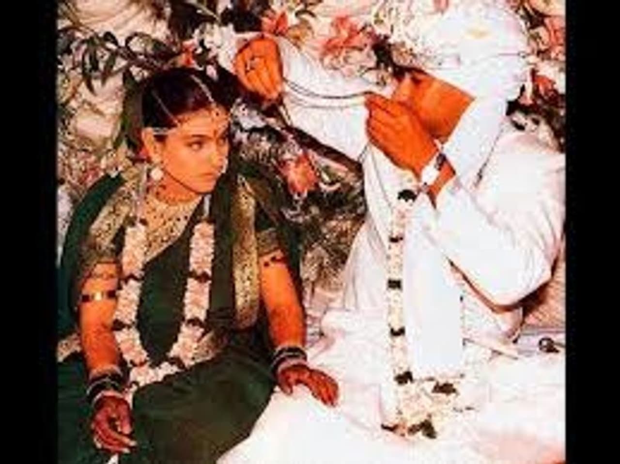 इन हीरोइन के साथ जुड़ा अजय का नाम 