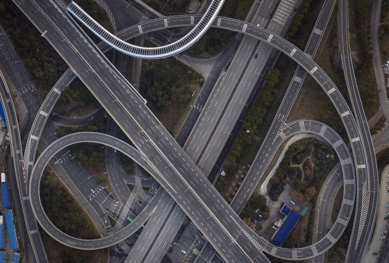 നഗരങ്ങള് നിശ്ചമായി പോയ കാഴ്ചകള് സാഹിത്യ കൃതികളിലും സിനിമകളിലും പിന്നീട് ലോകമഹാ യുദ്ധങ്ങള്ക്കിടെയും പലതവണ പലതരത്തില് മനുഷ്യന് പരിചയിച്ചിട്ടുണ്ട്. എന്നാല്... നഗരങ്ങള് നിശ്ചമായി പോയ കാഴ്ചകള് സാഹിത്യ കൃതികളിലും സിനിമകളിലും പിന്നീട് ലോകമഹാ യുദ്ധങ്ങള്ക്കിടെയും പലതവണ പലതരത്തില് മനുഷ്യന് പരിചയിച്ചിട്ടുണ്ട്. എന്നാല്...