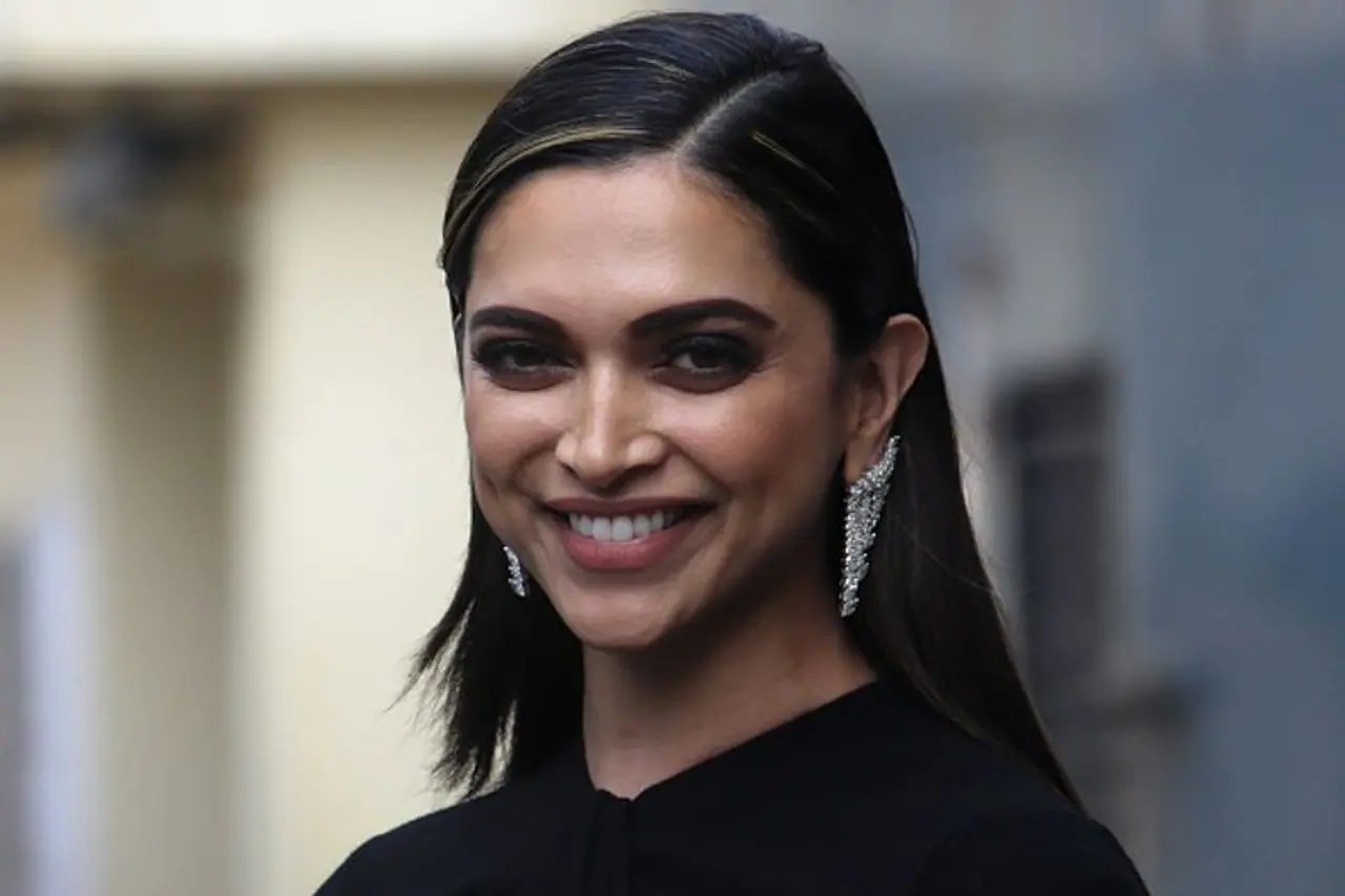 Chhapaak actress Deepika Padukone looks dazzling and beautiful all the time. While she goes to the gym regularly, she has her share of food desires as well. The lady is a big fan of sugar, desserts and South Indian cuisine. Her cheat meal is a variety of nankhatai, cookies, cakes, and brownies.