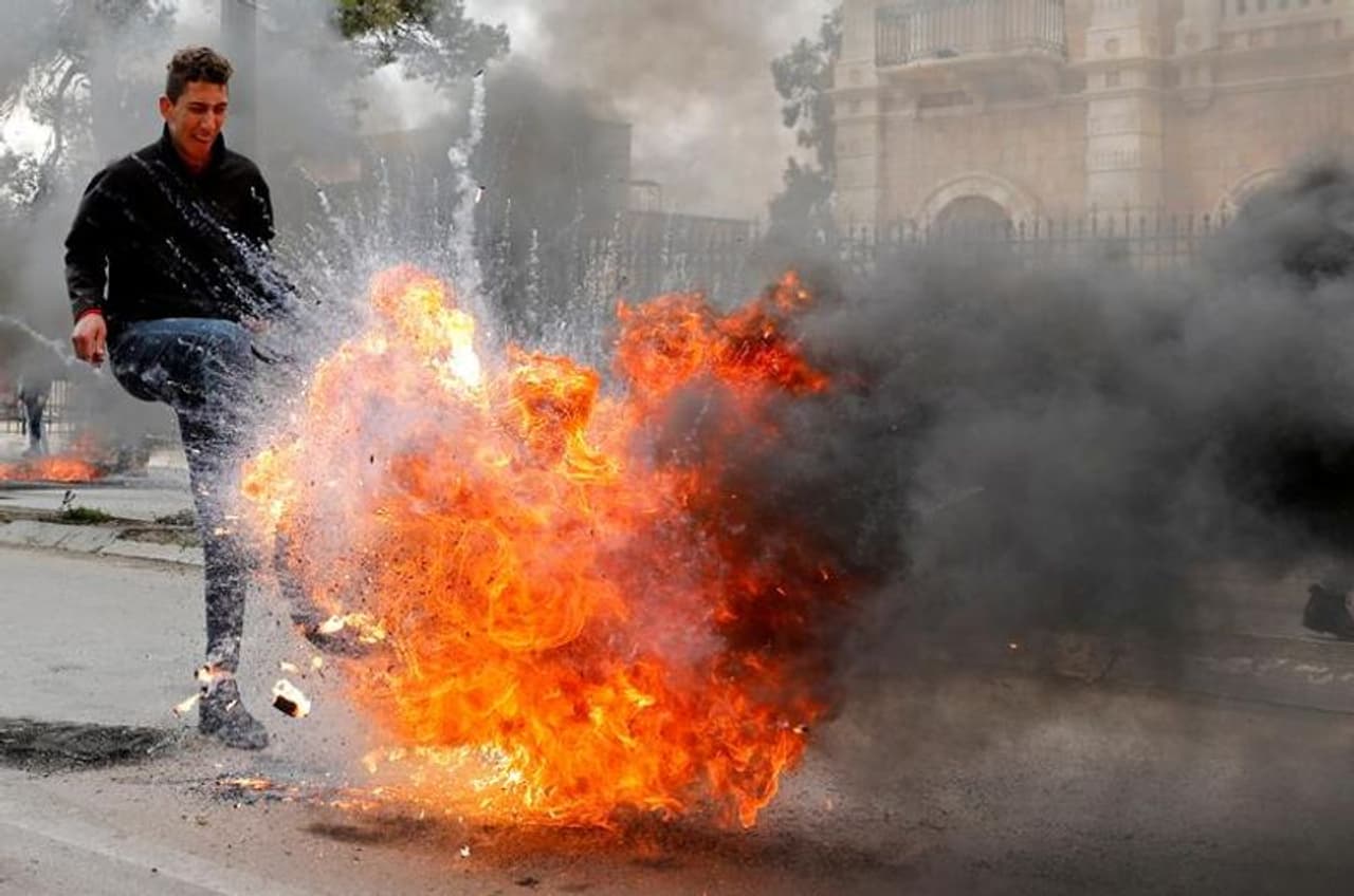 ജോര്ദ്ദാനിലേക്കുള്ള പാലസ്തീന് കാര്ഷികോത്പന്ന കയറ്റുമതി അലെന്ബെ അതിര്ത്തിയില് ഇസ്രയേല് പട്ടാളം തടഞ്ഞു. ജോര്ദ്ദാനിലേക്കുള്ള പാലസ്തീന് കാര്ഷികോത്പന്ന കയറ്റുമതി അലെന്ബെ അതിര്ത്തിയില് ഇസ്രയേല് പട്ടാളം തടഞ്ഞു.