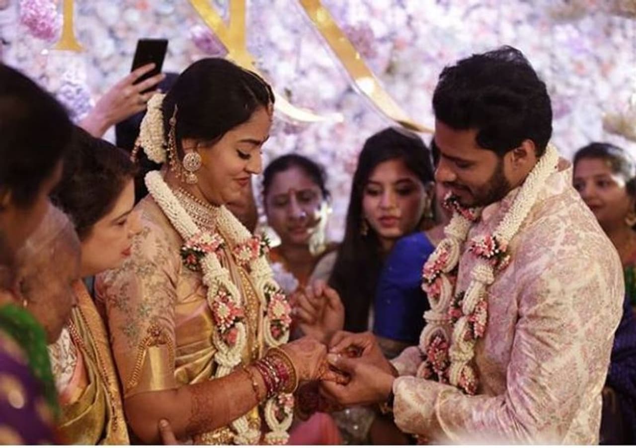 ಮಾಜಿ ಸಿಎಂ ಕುಮಾರಸ್ವಾಮಿಯವರ ಪುತ್ರ ನಿಖಿಲ್ ಮತ್ತು ರೇವತಿ ನಿಶ್ಚಿತಾರ್ಥ.