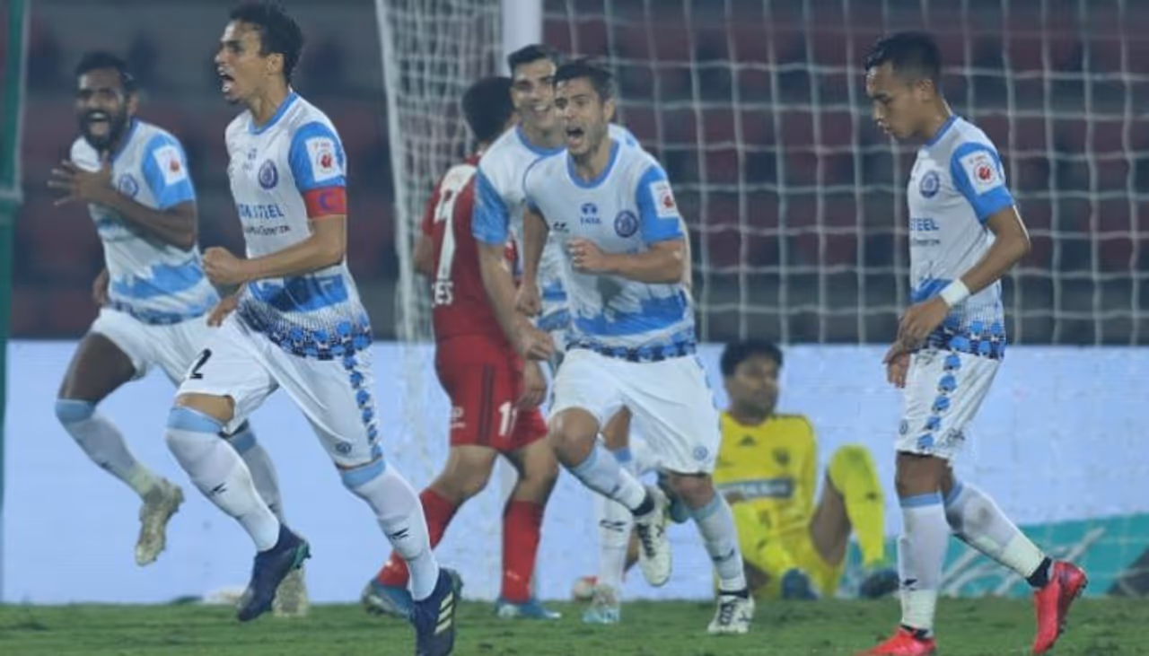 <p>After a spree of a six game unbeaten run, NorthEast United were finally handed their opening defeat of the season, by Jamshedpur FC, in the ongoing Indian Super League (ISL), on Friday. The win took Jamshedpur up to the fifth spot, while NEU stayed on fourth.</p> <p>After a spree of a six game unbeaten run, NorthEast United were finally handed their opening defeat of the season, by Jamshedpur FC, in the ongoing Indian Super League (ISL), on Friday. The win took Jamshedpur up to the fifth spot, while NEU stayed on fourth.</p>