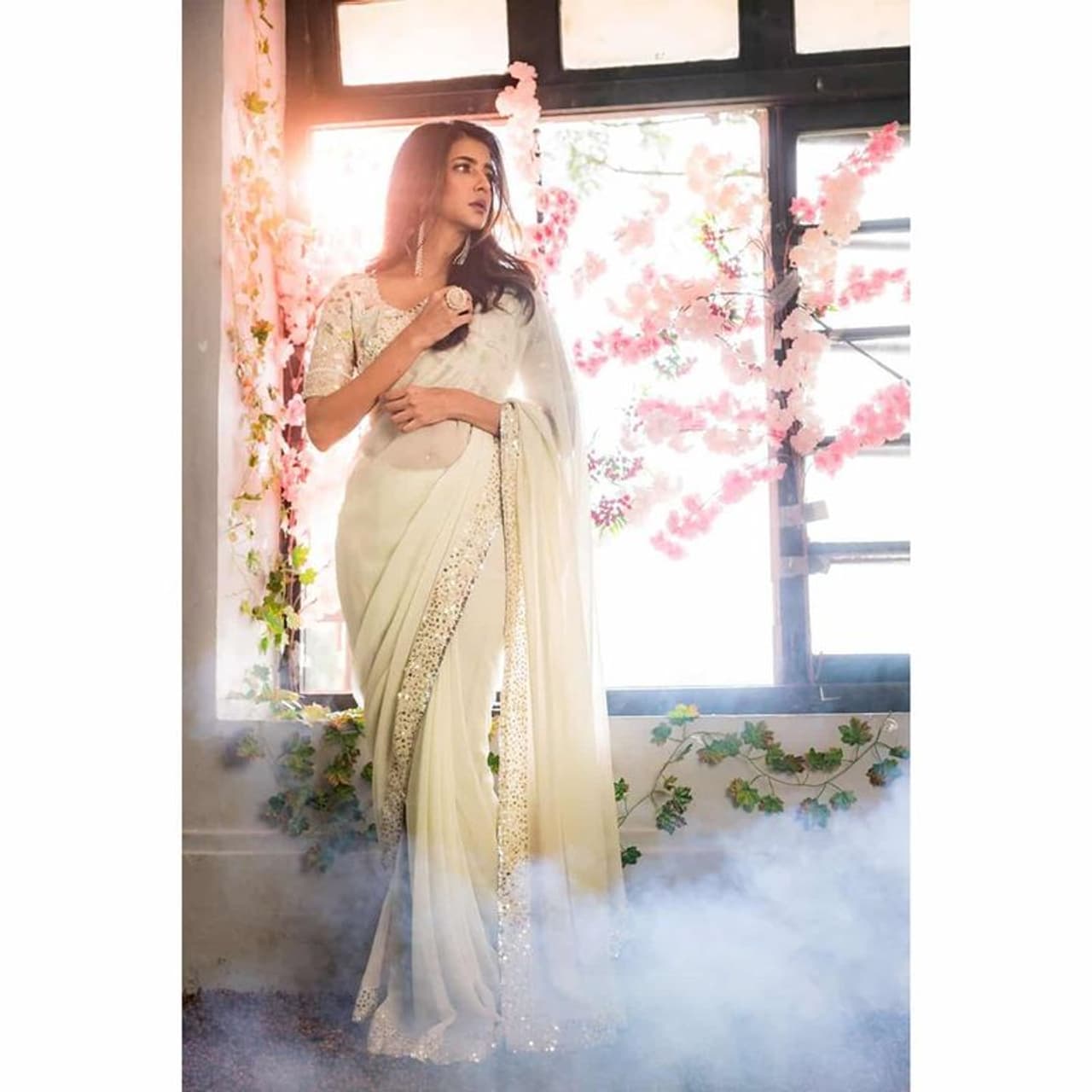 (photos courtesy: instagram) యాక్టర్ గా యాంకర్ గా అలాగే నిర్మాతగా వైవిద్యమైన అడుగులు వేస్తున్న మంచు లక్ష్మి మరోసారి సోషల్ మీడియాలో వైరల్ గా మారింది. (photos courtesy: instagram) యాక్టర్ గా యాంకర్ గా అలాగే నిర్మాతగా వైవిద్యమైన అడుగులు వేస్తున్న మంచు లక్ష్మి మరోసారి సోషల్ మీడియాలో వైరల్ గా మారింది.