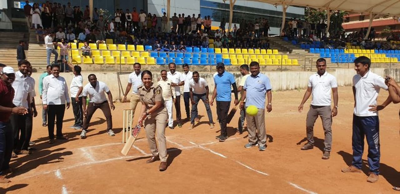 Bengaluru South DCP Rohini Katoch took to the cricket ground Bengaluru South DCP Rohini Katoch took to the cricket ground