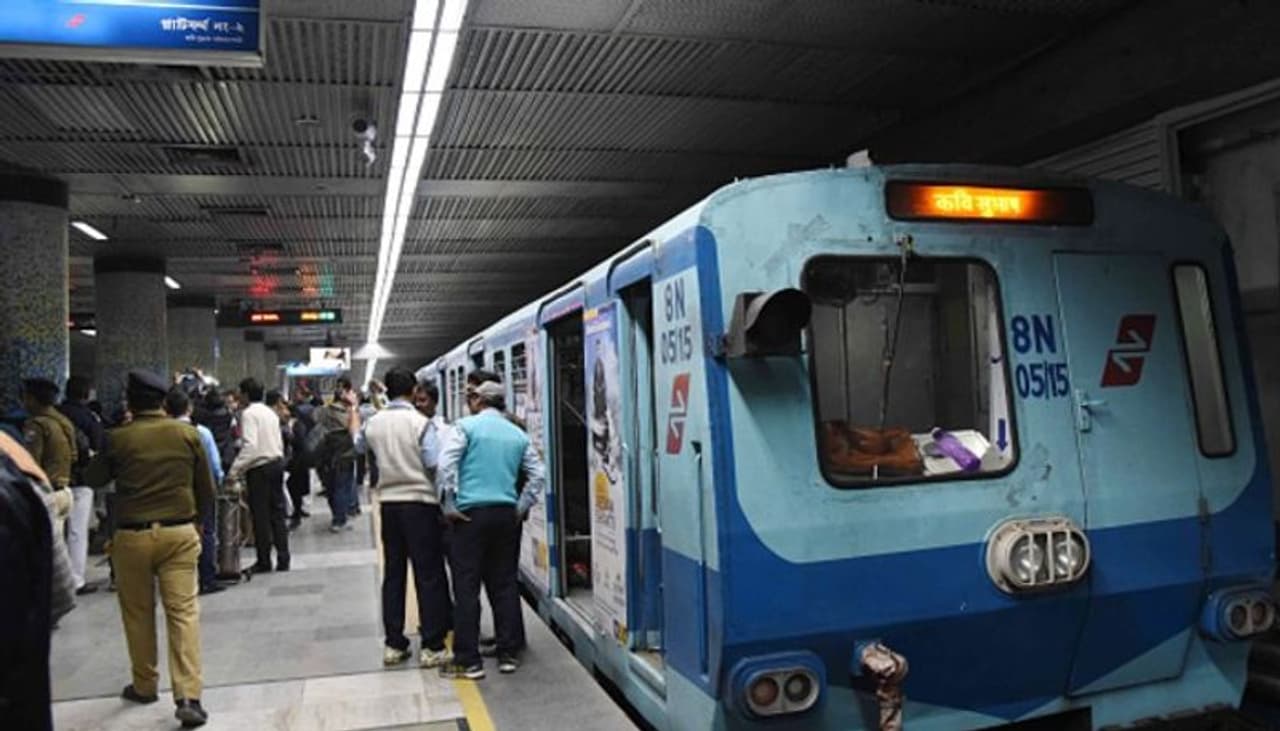 <p>If the metro service is resumed in West Bengal amidst COVID 19 pandemic, then people will not be able to enter the metro station directly by punching their smart cards. Similar to airline norms, people will have to get a pass using an app or a link as desired.<br />&nbsp;</p>
