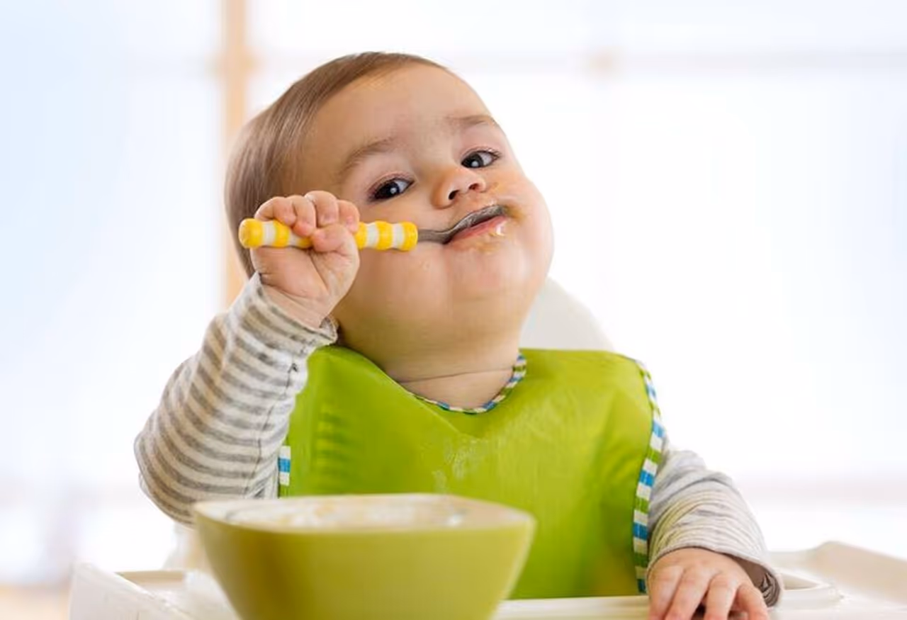 <p style="text align: justify;">ಏನೇ ಇರಲಿ ಮಗು ಅದರ ವಯಸ್ಸಿಗೆ ಸರಿಯಾಗಿ ತಿನ್ನುತ್ತಿದರೆ, ನಿದ್ದೆ ಮಾಡುತ್ತಿದ್ದರೆ, ಆಡುತ್ತಿದ್ದರೆ ಎಲ್ಲ ಸರಿಯಾಗಿದೆ ಎಂದು ಅರ್ಥ, ಮಗು ತೆಳ್ಳಗೆ ಇದ್ದರು ತೊಂದರೆ ಇಲ್ಲ, ಆರೋಗ್ಯವಾಗಿ ಇದ್ದರೆ ಸಾಕು. ಇದು ಇಂದಿನ ತಾಯಂದಿರಿಗೆ ಕಿವಿಮಾತು. ಇದಲ್ಲದೆ ಮಕ್ಕಳ ಆರೋಗ್ಯದ ಬಗ್ಗೆ ತಾಯಂದಿರುವ ತಿಳಿದುಕೊಳ್ಳಲೇಬೇಕು ಕೆಲವೊಂದು ಅಂಶಗಳು ಇಲ್ಲಿವೆ... </p> <p style="text align: justify;">ಏನೇ ಇರಲಿ ಮಗು ಅದರ ವಯಸ್ಸಿಗೆ ಸರಿಯಾಗಿ ತಿನ್ನುತ್ತಿದರೆ, ನಿದ್ದೆ ಮಾಡುತ್ತಿದ್ದರೆ, ಆಡುತ್ತಿದ್ದರೆ ಎಲ್ಲ ಸರಿಯಾಗಿದೆ ಎಂದು ಅರ್ಥ, ಮಗು ತೆಳ್ಳಗೆ ಇದ್ದರು ತೊಂದರೆ ಇಲ್ಲ, ಆರೋಗ್ಯವಾಗಿ ಇದ್ದರೆ ಸಾಕು. ಇದು ಇಂದಿನ ತಾಯಂದಿರಿಗೆ ಕಿವಿಮಾತು. ಇದಲ್ಲದೆ ಮಕ್ಕಳ ಆರೋಗ್ಯದ ಬಗ್ಗೆ ತಾಯಂದಿರುವ ತಿಳಿದುಕೊಳ್ಳಲೇಬೇಕು ಕೆಲವೊಂದು ಅಂಶಗಳು ಇಲ್ಲಿವೆ... </p>