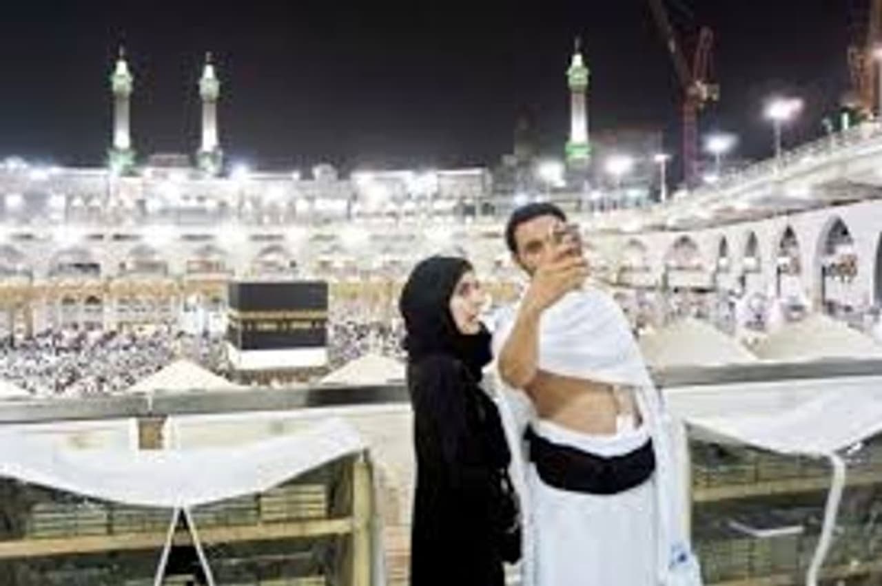 Saudi Arabia: Saudi governmental authorities have put a restriction on taking selfies in two holy sites namely Masjid Al Haram and Masjid An Nabawi. According to reports, the guards will confiscate the mobile phone if they’re seen taking pictures. Authorities took this step after a selfie taken by a Jew in Makkah emerged, which sparked a lot of controversy and questioned the government how a non Muslim could be at a place where non Muslims are not allowed. Saudi Arabia: Saudi governmental authorities have put a restriction on taking selfies in two holy sites namely Masjid Al Haram and Masjid An Nabawi. According to reports, the guards will confiscate the mobile phone if they’re seen taking pictures. Authorities took this step after a selfie taken by a Jew in Makkah emerged, which sparked a lot of controversy and questioned the government how a non Muslim could be at a place where non Muslims are not allowed.