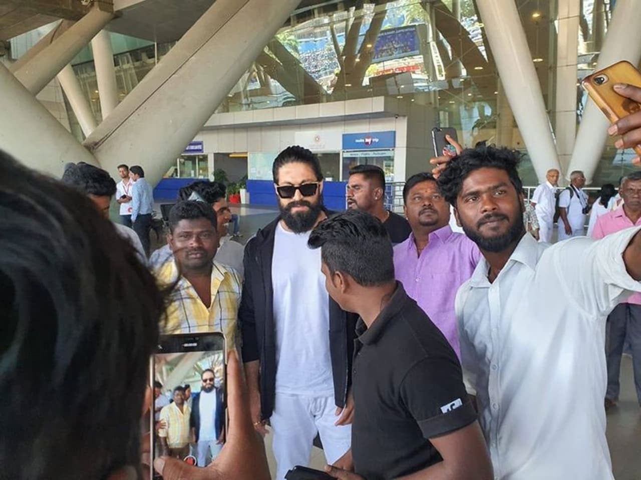 ಚೆನ್ನೈನಲ್ಲೂ ರಾಕಿಂಗ್ ಸ್ಟಾರ್ ಯಶ್ ಹವಾ ಚೆನ್ನೈನಲ್ಲೂ ರಾಕಿಂಗ್ ಸ್ಟಾರ್ ಯಶ್ ಹವಾ