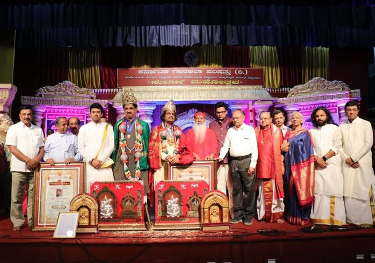 ಕರ್ನಾಟಕ ಗಾನ ಕಲಾ ಪರಿಷತ್ ವತಿಯಿಂದ ಎನ್ ಆರ್ ಕಾಲೊನಿಯಲ್ಲಿ ವಿದ್ವಾನ್ ಶ್ರೀ ಆರ್ ಕೆ ಪದ್ಮನಾಭ ರವರ ಅಧ್ಯಕ್ಷತೆಯಲ್ಲಿ ಆಯೋಜಿಸಲಾಗಿದ್ದ '50ನೇ ಹಿರಿಯ ಸಂಗೀತ ವಿದ್ವಾಂಸರ ಸಮ್ಮೇಳನ' ಮತ್ತು '32ನೇ ಯುವ ಸಂಗೀತ ವಿದ್ವಾಂಸರ ಸಮ್ಮೇಳನ' ನಡೆಯಿತು. ಕರ್ನಾಟಕ ಗಾನ ಕಲಾ ಪರಿಷತ್ ವತಿಯಿಂದ ಎನ್ ಆರ್ ಕಾಲೊನಿಯಲ್ಲಿ ವಿದ್ವಾನ್ ಶ್ರೀ ಆರ್ ಕೆ ಪದ್ಮನಾಭ ರವರ ಅಧ್ಯಕ್ಷತೆಯಲ್ಲಿ ಆಯೋಜಿಸಲಾಗಿದ್ದ '50ನೇ ಹಿರಿಯ ಸಂಗೀತ ವಿದ್ವಾಂಸರ ಸಮ್ಮೇಳನ' ಮತ್ತು '32ನೇ ಯುವ ಸಂಗೀತ ವಿದ್ವಾಂಸರ ಸಮ್ಮೇಳನ' ನಡೆಯಿತು.