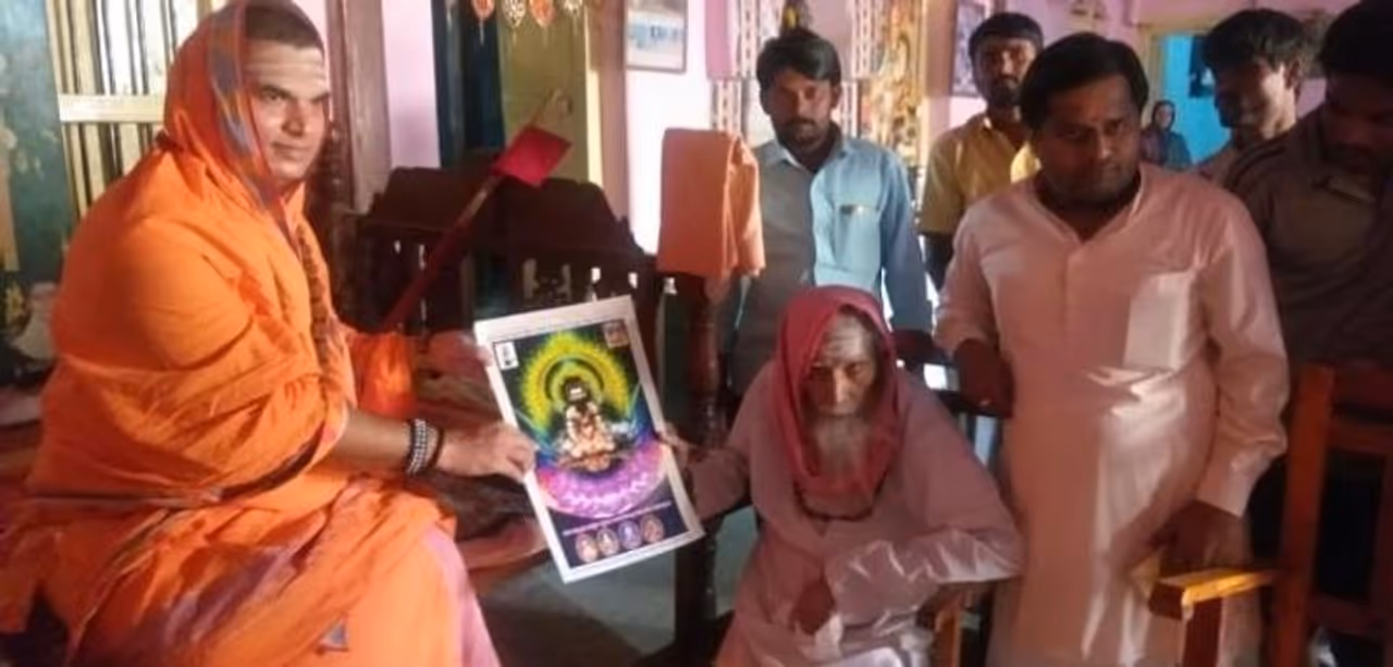 ಶ್ವಾಸಕೋಶದ ತೊಂದರೆಯಿಂದ ಬಳಲುತ್ತಿದ್ದ 105 ವರ್ಷದ ಮರುಳಾರಾಧ್ಯ ಶಿವಾಚಾರ್ಯ ಶ್ರೀಗಳು ಶ್ವಾಸಕೋಶದ ತೊಂದರೆಯಿಂದ ಬಳಲುತ್ತಿದ್ದ 105 ವರ್ಷದ ಮರುಳಾರಾಧ್ಯ ಶಿವಾಚಾರ್ಯ ಶ್ರೀಗಳು