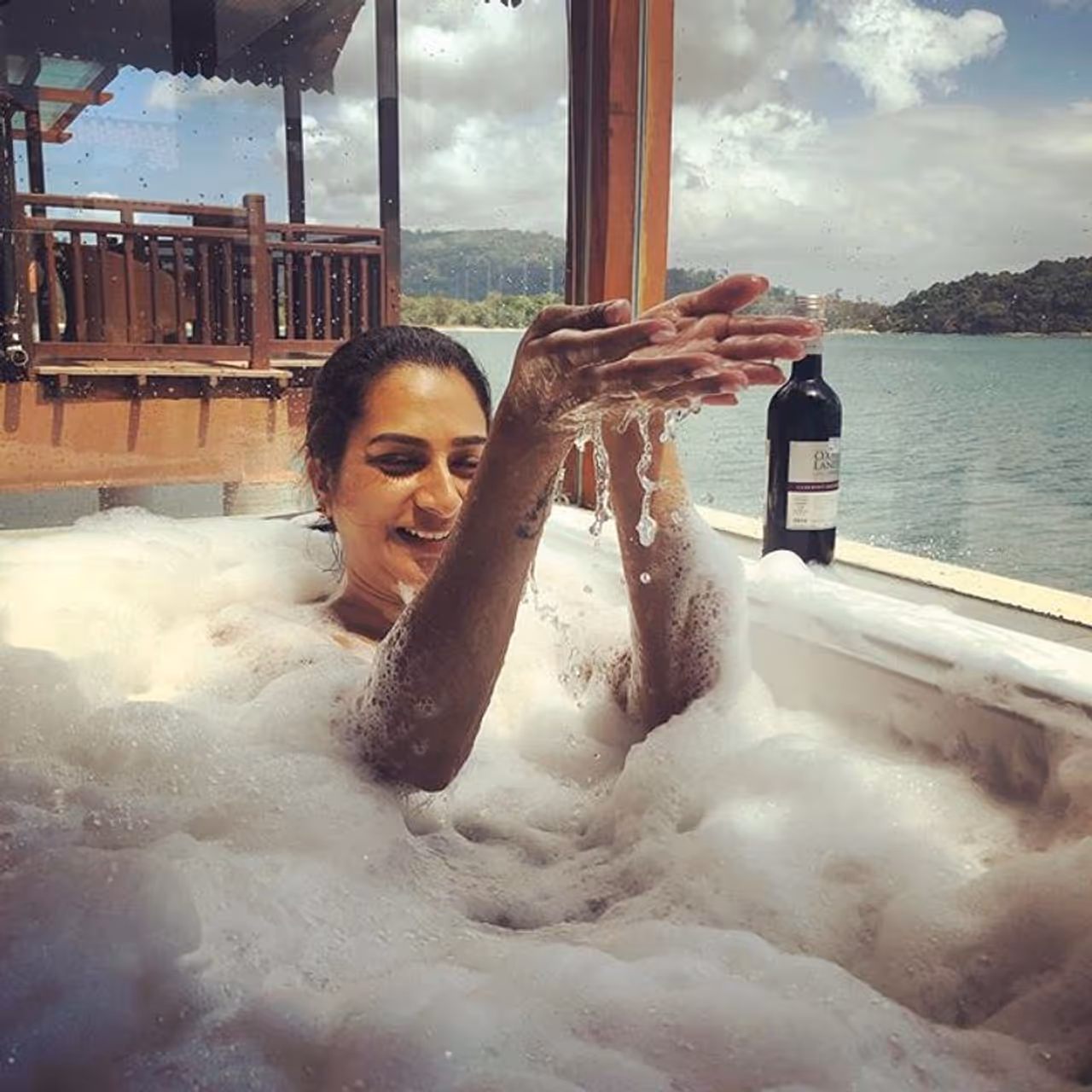 (Courtesy__Instagram) క్యారెక్టర్ ఆర్టిస్ట్ గా సురేఖావాణి టాలీవుడ్ లో చాలా పాపులర్. (Courtesy__Instagram) క్యారెక్టర్ ఆర్టిస్ట్ గా సురేఖావాణి టాలీవుడ్ లో చాలా పాపులర్.