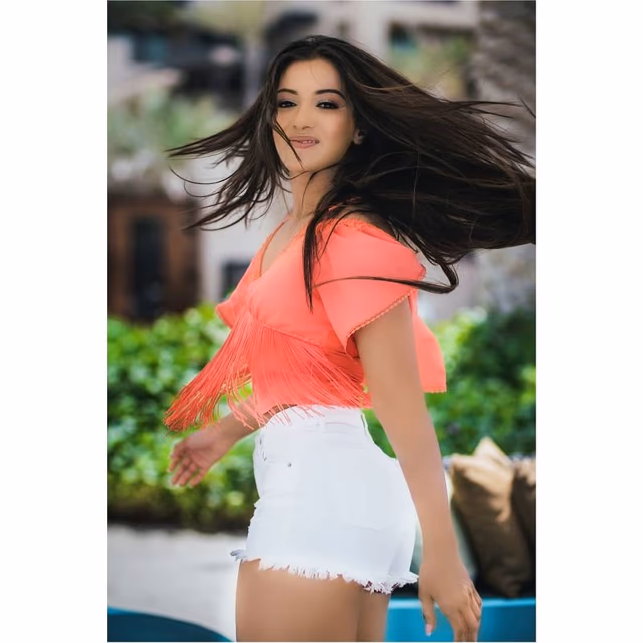 'ఇద్దరమ్మాయిలతో' అనే సినిమాతో టాలీవుడ్ లో మంచి గుర్తింపు తెచ్చుకున్న బ్యూటీ క్యాథెరిన్ ట్రెసా. ఆ సినిమా ప్లాప్ అయినా కూడా బేబీ క్రేజ్ ఏ మాత్రం తగ్గలేదు. తనకు వచ్చిన ఆఫర్స్ చేసుకుంటూ నెమ్మదిగా ముందుకు సాగుతోంది. 'ఇద్దరమ్మాయిలతో' అనే సినిమాతో టాలీవుడ్ లో మంచి గుర్తింపు తెచ్చుకున్న బ్యూటీ క్యాథెరిన్ ట్రెసా. ఆ సినిమా ప్లాప్ అయినా కూడా బేబీ క్రేజ్ ఏ మాత్రం తగ్గలేదు. తనకు వచ్చిన ఆఫర్స్ చేసుకుంటూ నెమ్మదిగా ముందుకు సాగుతోంది.