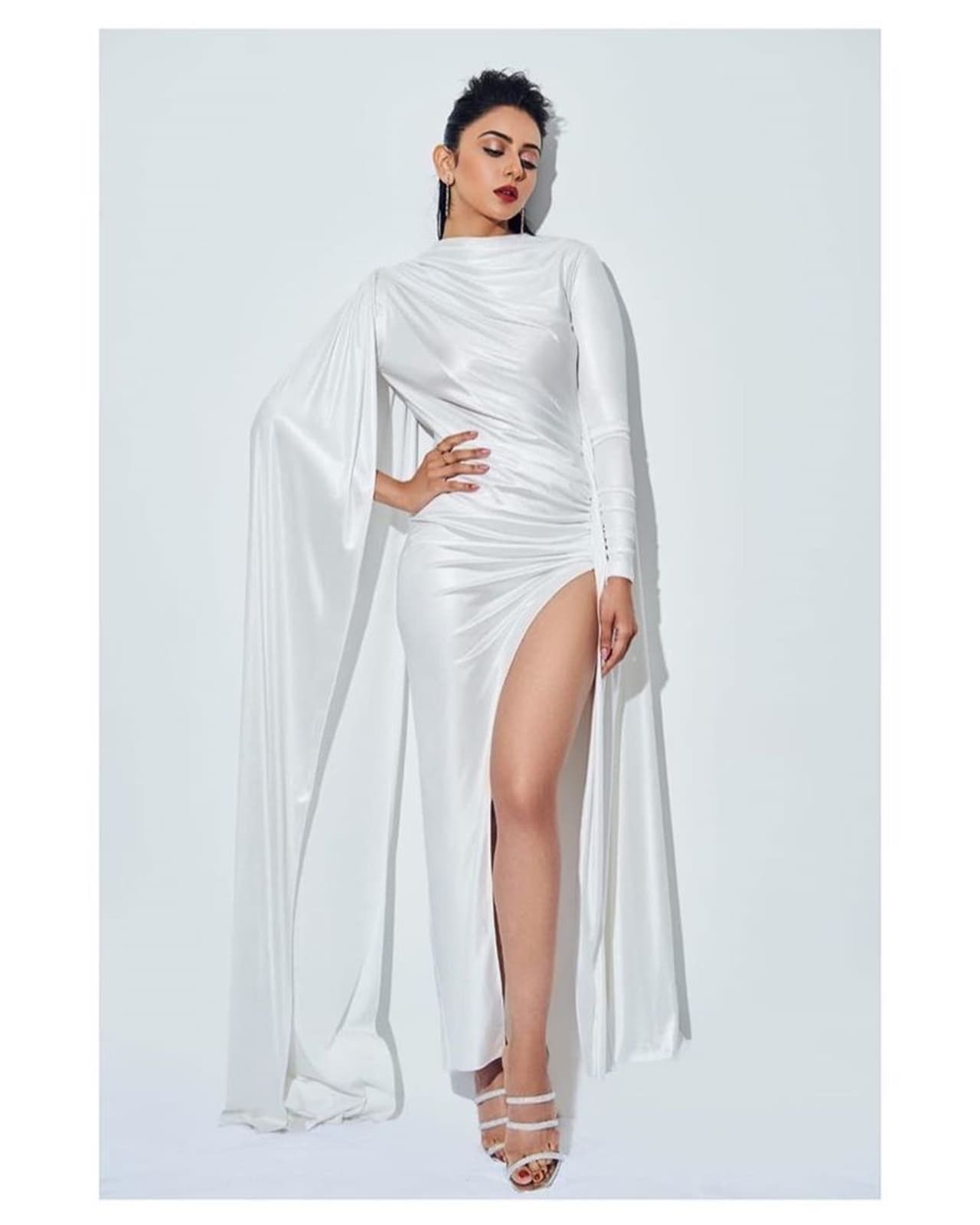 (Courtesy: Instagram)రకుల్ ప్రీత్ సింగ్ సోషల్ మీడియాలో చాలా యాక్టివ్. (Courtesy: Instagram)రకుల్ ప్రీత్ సింగ్ సోషల్ మీడియాలో చాలా యాక్టివ్.