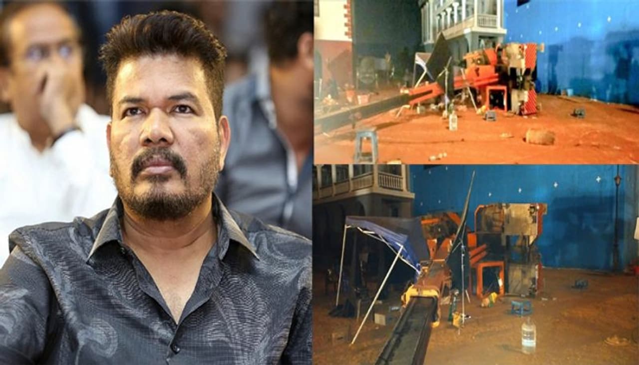 ఇండియన్ 2 షూటింగ్ లో జరిగిన ఘటన అందరిని ఒక్కసారిగా షాక్ కి గురి చేసింది. అయితే సినిమా ఆది నుంచి కష్టాలు వెంటాడుతున్నాయి. స్క్రిప్ట్ దగ్గర నుంచి సినిమా సెట్స్ పైకి వచ్చిన తరువాత అలాగే షూటింగ్ సమయంలో కూడా ఇలాంటి ఇబ్బందులు ఎదురవ్వడం హాట్ టాపిక్ గా మారింది. ఇండియన్ 2 షూటింగ్ లో జరిగిన ఘటన అందరిని ఒక్కసారిగా షాక్ కి గురి చేసింది. అయితే సినిమా ఆది నుంచి కష్టాలు వెంటాడుతున్నాయి. స్క్రిప్ట్ దగ్గర నుంచి సినిమా సెట్స్ పైకి వచ్చిన తరువాత అలాగే షూటింగ్ సమయంలో కూడా ఇలాంటి ఇబ్బందులు ఎదురవ్వడం హాట్ టాపిక్ గా మారింది.