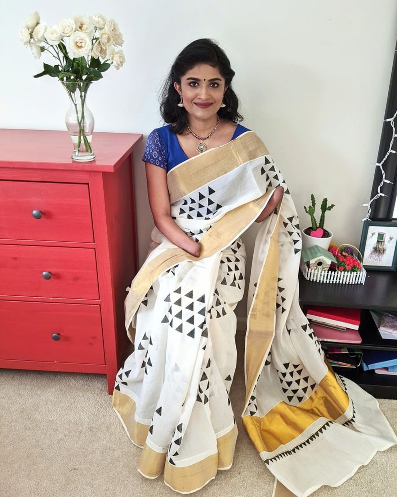 ಕೇವಲ 13 ವರ್ಷ ವಯಸ್ಸಲ್ಲಿ ಗ್ರೆನೇಡ್ ಸ್ಫೋಟದಲ್ಲಿ ತನ್ನೆರಡೂ ಕೈಗಳನ್ನು ಕಳೆದುಕೊಂಡ ಮಾಳವಿಕಾ ಅಯ್ಯರ್ ಇಂದು ಪ್ರತಿಯೊಬ್ಬರಿಗೂ ಸ್ಫೂರ್ತಿ. ಕೇವಲ 13 ವರ್ಷ ವಯಸ್ಸಲ್ಲಿ ಗ್ರೆನೇಡ್ ಸ್ಫೋಟದಲ್ಲಿ ತನ್ನೆರಡೂ ಕೈಗಳನ್ನು ಕಳೆದುಕೊಂಡ ಮಾಳವಿಕಾ ಅಯ್ಯರ್ ಇಂದು ಪ್ರತಿಯೊಬ್ಬರಿಗೂ ಸ್ಫೂರ್ತಿ.