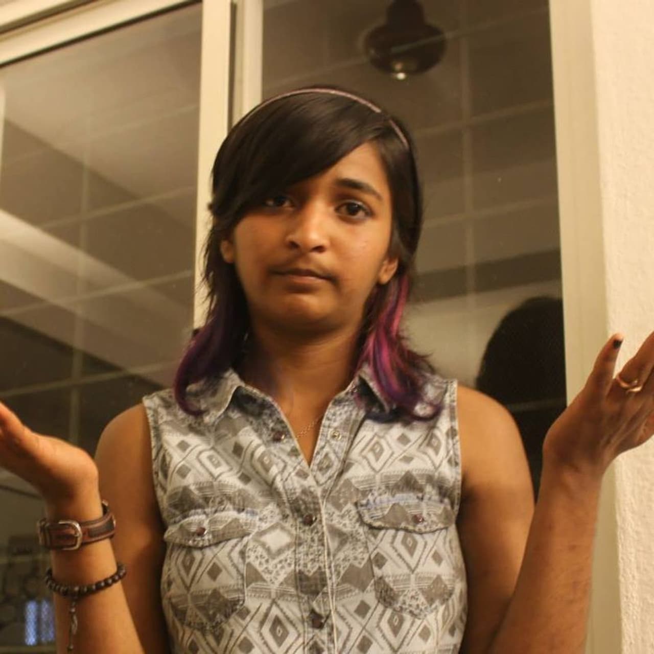 ಬೆಂಗಳೂರಿನ ಟೌನ್ ಹಾಲ್ ಮುಂದೆ ಅಮೂಲ್ಯ ಲಿಯೋನ ಹೇಳಿಕೆ ಖಂಡಿಸಿ ನಡೆಯುತ್ತಿದ್ದ ಪ್ರತಿಭಟನೆಯಲ್ಲಿ ಪಾಕ್ ಜಿಂದಾಬಾದ್ ಎಂದು ಘೋಷಣೆ ಕೂಗಿದ ಯುವತಿ ಈಕೆ. ಬೆಂಗಳೂರಿನ ಟೌನ್ ಹಾಲ್ ಮುಂದೆ ಅಮೂಲ್ಯ ಲಿಯೋನ ಹೇಳಿಕೆ ಖಂಡಿಸಿ ನಡೆಯುತ್ತಿದ್ದ ಪ್ರತಿಭಟನೆಯಲ್ಲಿ ಪಾಕ್ ಜಿಂದಾಬಾದ್ ಎಂದು ಘೋಷಣೆ ಕೂಗಿದ ಯುವತಿ ಈಕೆ.