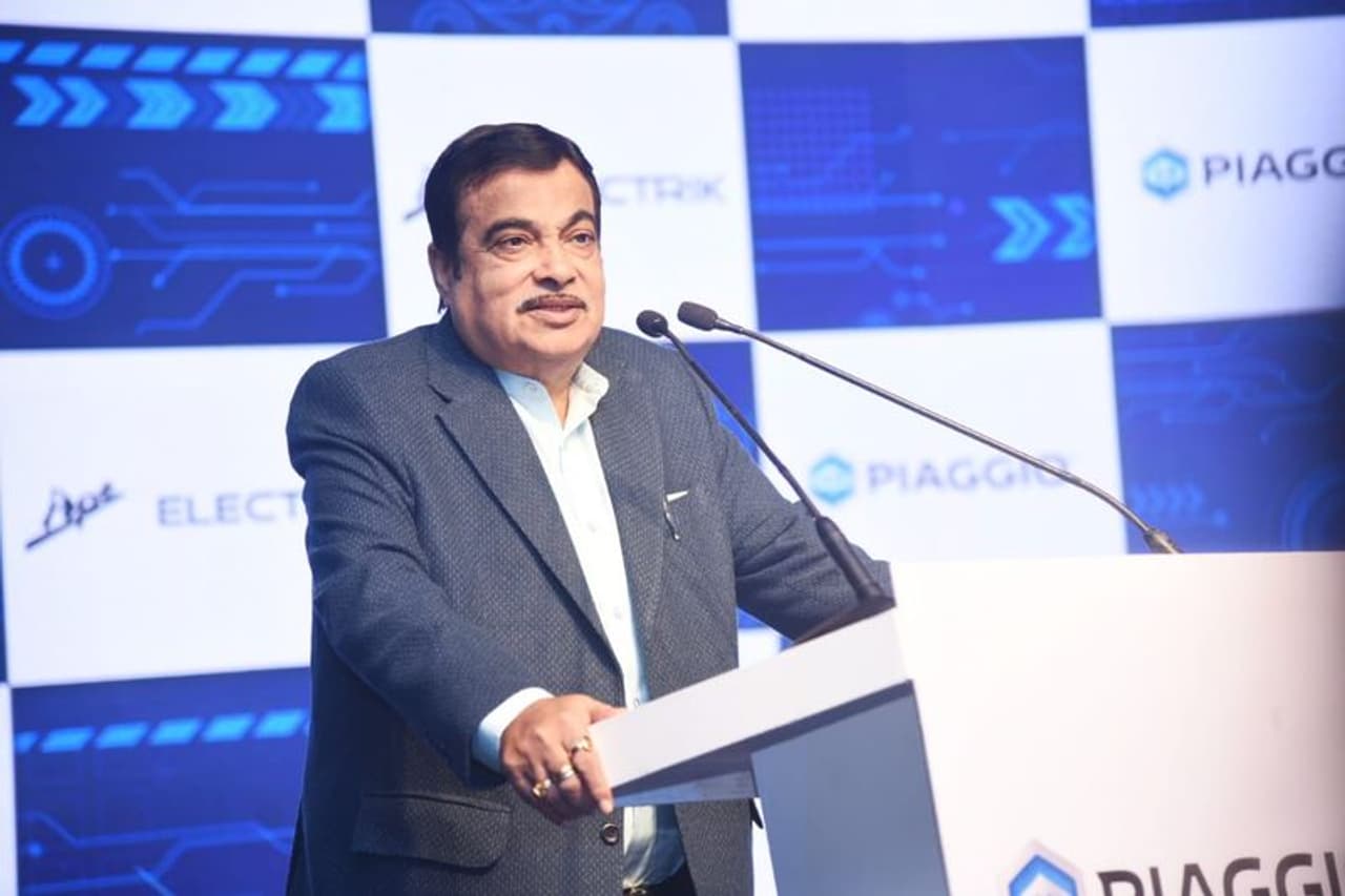 ಪಿಯಾಗ್ಗಿಯೋ ಆಪೆ ಎಲೆಕ್ಟ್ರಿಕ್ ಆಟೋ ರಿಕ್ಷಾ ಬಿಡುಗಡೆ ಮಾಡಿದ ಕೇಂದ್ರ ಸಾರಿಗೆ ಸಚಿವ ನಿತಿನ್ ಗಡ್ಕರಿ ಪಿಯಾಗ್ಗಿಯೋ ಆಪೆ ಎಲೆಕ್ಟ್ರಿಕ್ ಆಟೋ ರಿಕ್ಷಾ ಬಿಡುಗಡೆ ಮಾಡಿದ ಕೇಂದ್ರ ಸಾರಿಗೆ ಸಚಿವ ನಿತಿನ್ ಗಡ್ಕರಿ