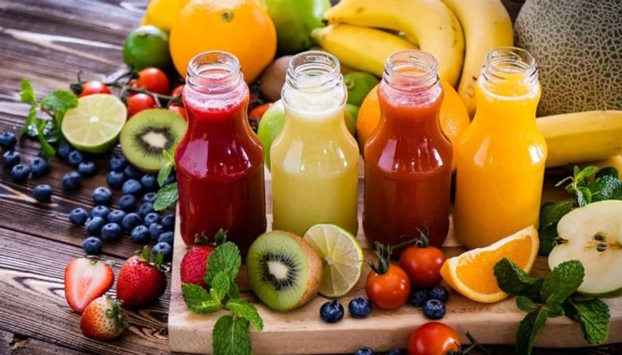<p>What's the best way to relieve hunger pangs, ask an expert and he will tell you to grab a bowlful of fruits or a glass of fruit juice that will not only fill your stomach, but also keep you energised and fulfilled through the day.</p>