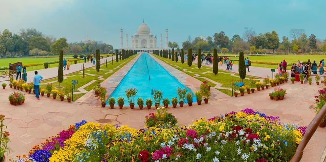 ವಿಶ್ವದ ಅದ್ಭುತಗಳಲ್ಲಿ ಒಂದಾಗಿರುವ, ಭಾರತದ ಹೆಮ್ಮೆ ತಾಜ್ ಮಹಲ್. ವಿಶ್ವದ ಅದ್ಭುತಗಳಲ್ಲಿ ಒಂದಾಗಿರುವ, ಭಾರತದ ಹೆಮ್ಮೆ ತಾಜ್ ಮಹಲ್.